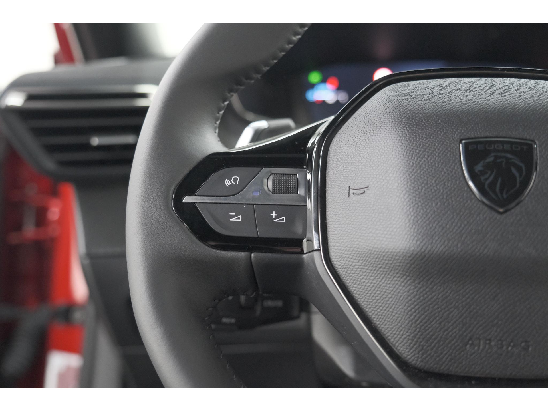 Peugeot 2008 Hybrid 145 e-DCS Allure | 360 Camera | Adaptieve Cruise Control | Navigatie | Dodehoekdetectie