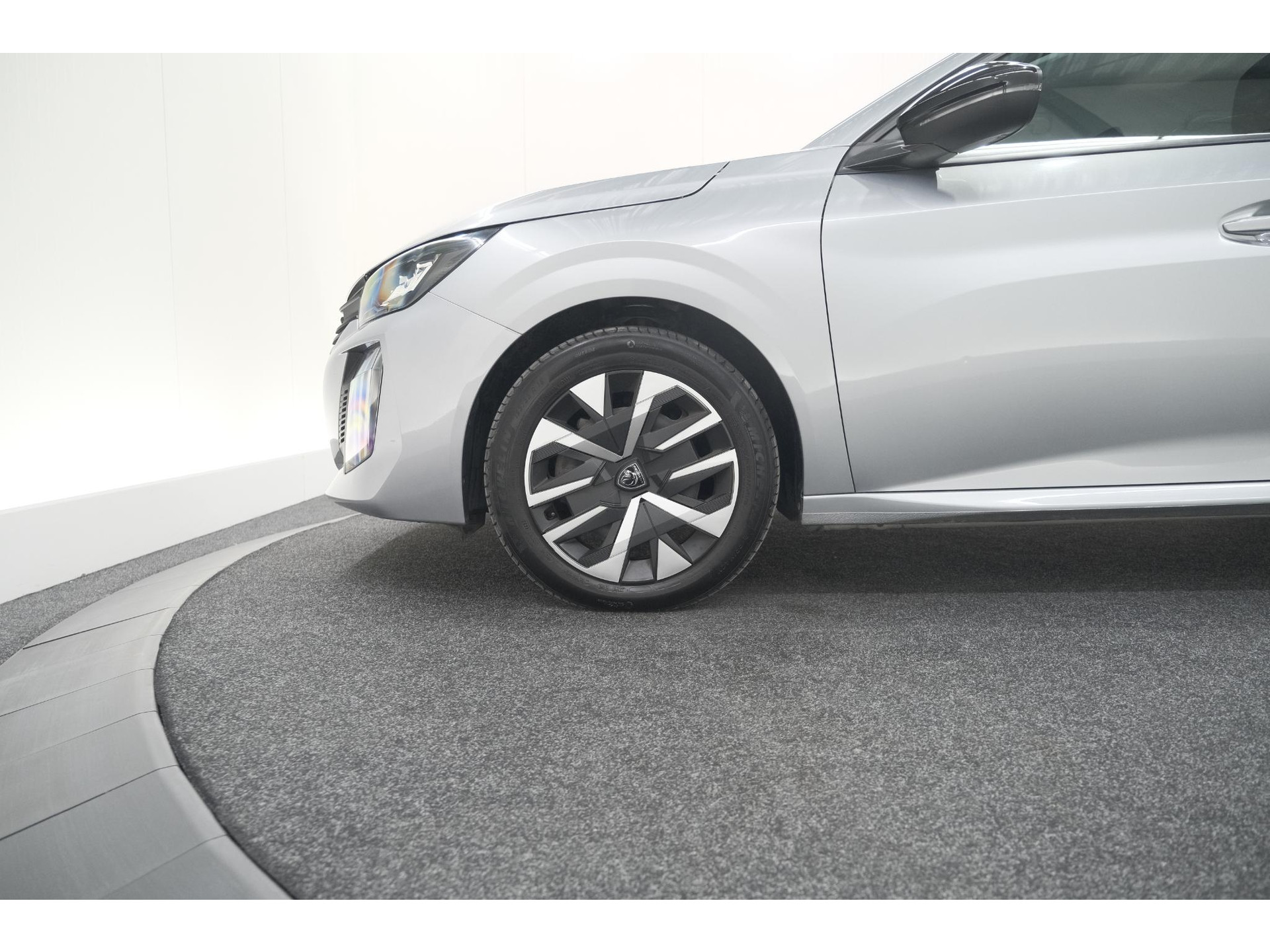 Peugeot 208 PureTech 100 Active | Parkeersensoren | Navigatie | Apple Carplay