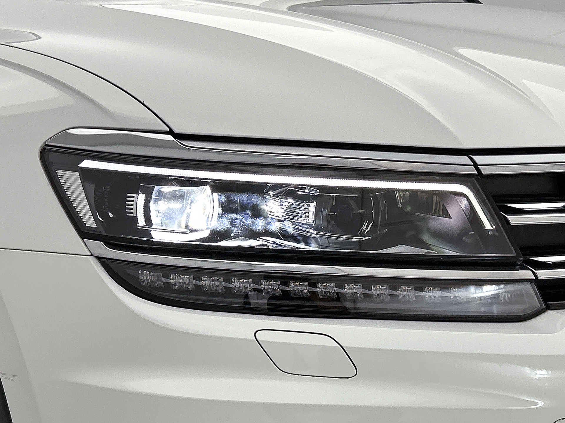 Volkswagen Tiguan 2.0 TSI 4Motion Highline Business R | PANORAMA | HEAD UP | ADAPTIVE | ELEKTR. A-KLEP | STOELVERW. | NAVI |