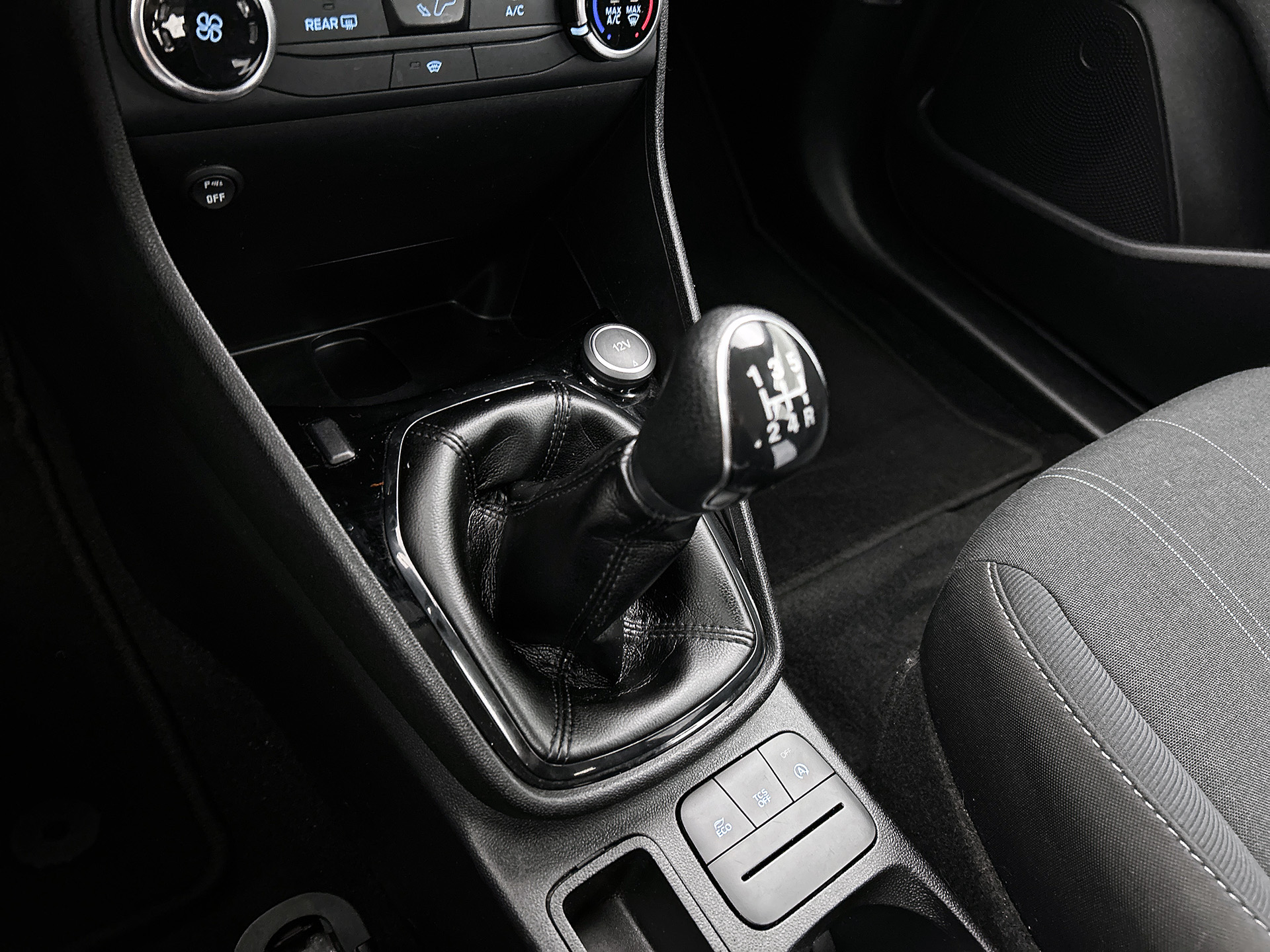 Ford Fiesta Trend 86PK | LM VELGEN | VERWARMDE VOORRUIT | PARK. SENSOREN