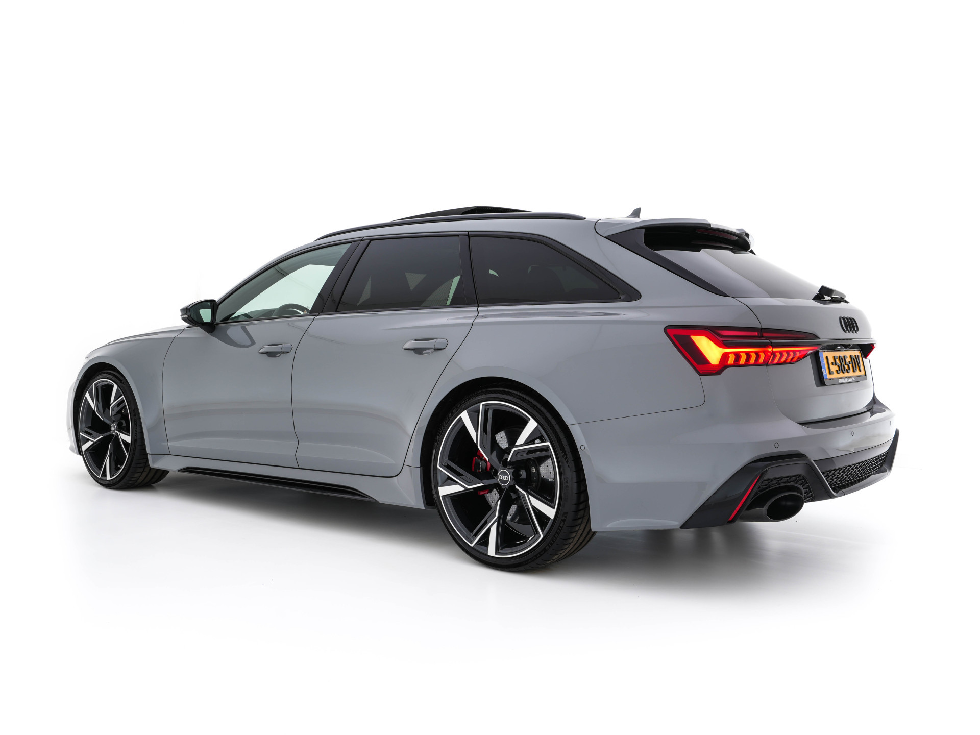 Audi RS6 Avant TFSI Quattro ! FULL-OPTIONS ! (INCL-BTW) Aut. *CERAMIC-BREAKS | VALCONA-LUXURY-LEATHER | HEAD-UP | LASER-LIGHT | BANG&OLUFSEN-ADVANCED | SOFT-CLOSE | ADAPTIVE-CRUISE | BLINDSPOT | TOP-VIEW | MEMORY-PACK | DAB+ | ...
