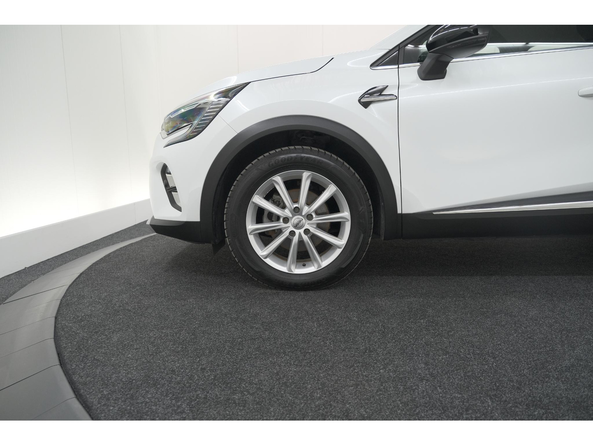 Renault Captur 1.6 E-Tech Plug-in Hybrid 160 Intens | Trekhaak | Camera | Navigatie | Parkeersensoren | Pack Winter