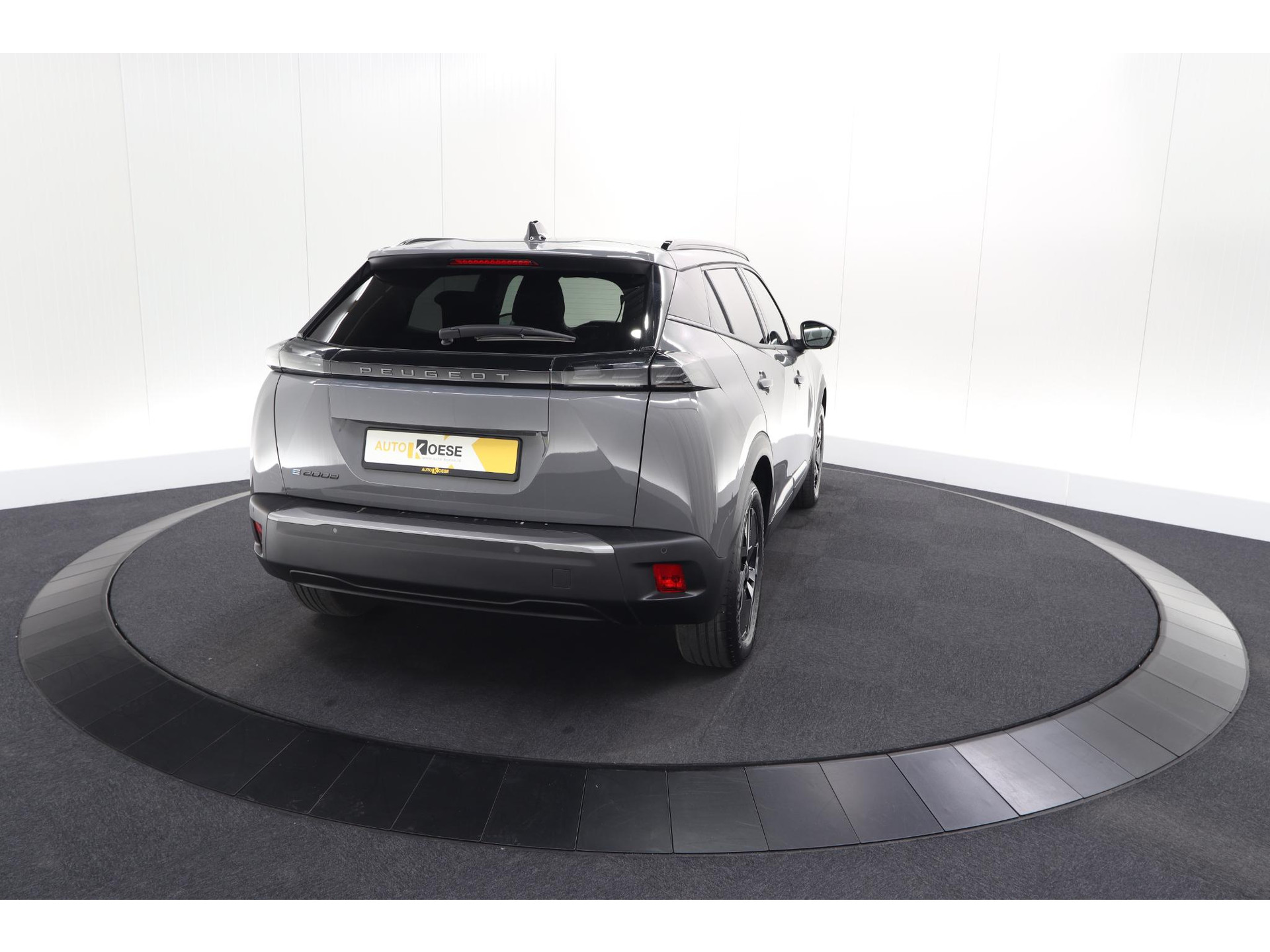 Peugeot e-2008 EV Allure 54 kWh | 97,2% SOH | 11 KW Lader | Apple Carplay | Parkeersensoren
