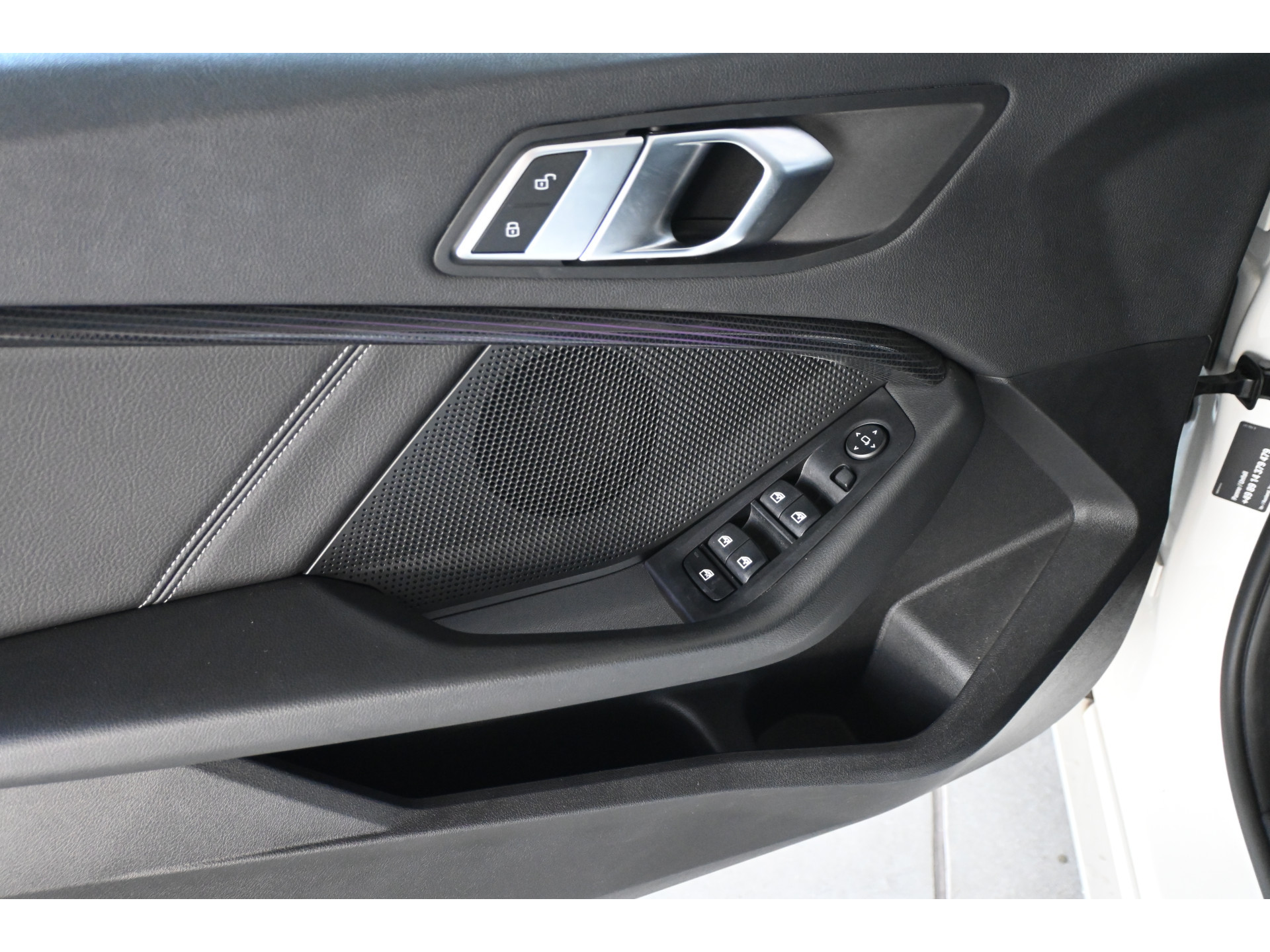 BMW 1-serie 118i High Executive Automaat Clima Virtual Cockpit LED Stoelverwarming CarPlay 100% Onderhouden! Inruil mogelijk!
