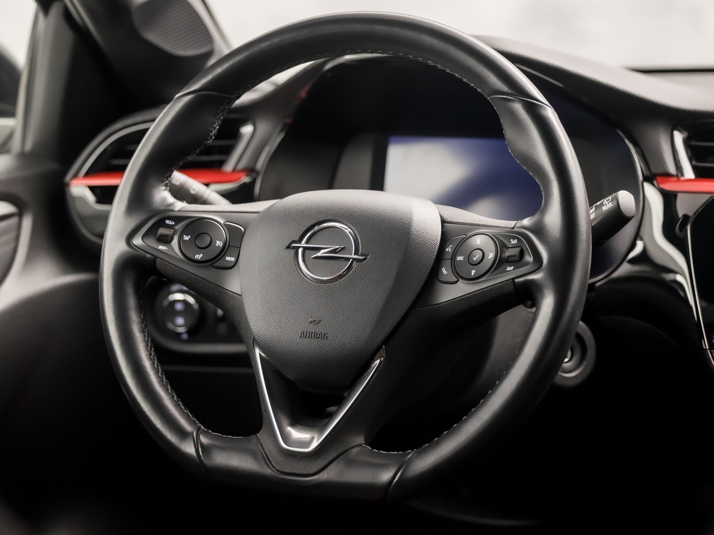 Opel Corsa 1.2 GS Line (VIRTUAL COCKPIT, APPLE CARPLAY, GROOT NAVI, 360 CAMERA, GETINT GLAS, SPORTSTOELEN, CRUISE, LANE ASSIST, NIEUWSTAAT)