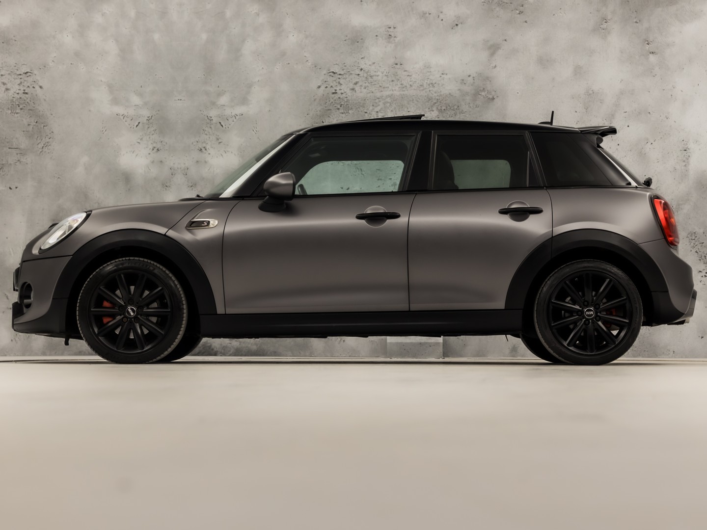 MINI 5-deurs 2.0 Cooper S Chili Edition 192Pk Automaat (PANORAMADAK, GROOT NAVI, HEAD-UP DISPLAY, LEDER, STOELVERWARMING, SPORTSTOELEN, GETINT GLAS, PARKEERSENSOREN, NIEUWSTAAT)