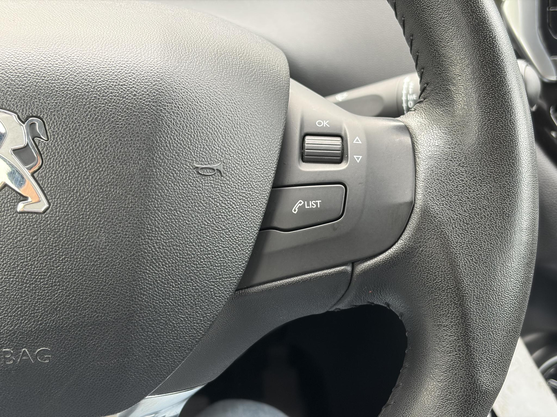 Peugeot 208 1.2 VTi Urban Soul ✓1e Eigenaar✓Trekhaak✓Navi✓Airco✓Cruise✓Pdc✓Lm velgen✓5 Deurs✓Zeer Zuinig✓N.A.P✓Apk tot 03-2027