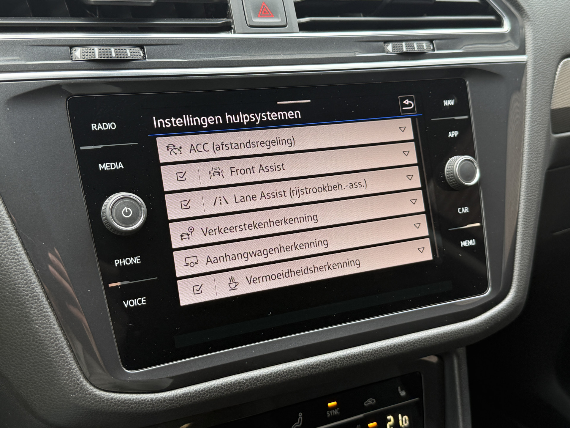 Volkswagen Tiguan Allspace 1.5 TSI Life Business 7p. | Massagestoel | Trekhaak | Camera | Stoel/Stuurverwarming | Carplay | Adaptive cruise