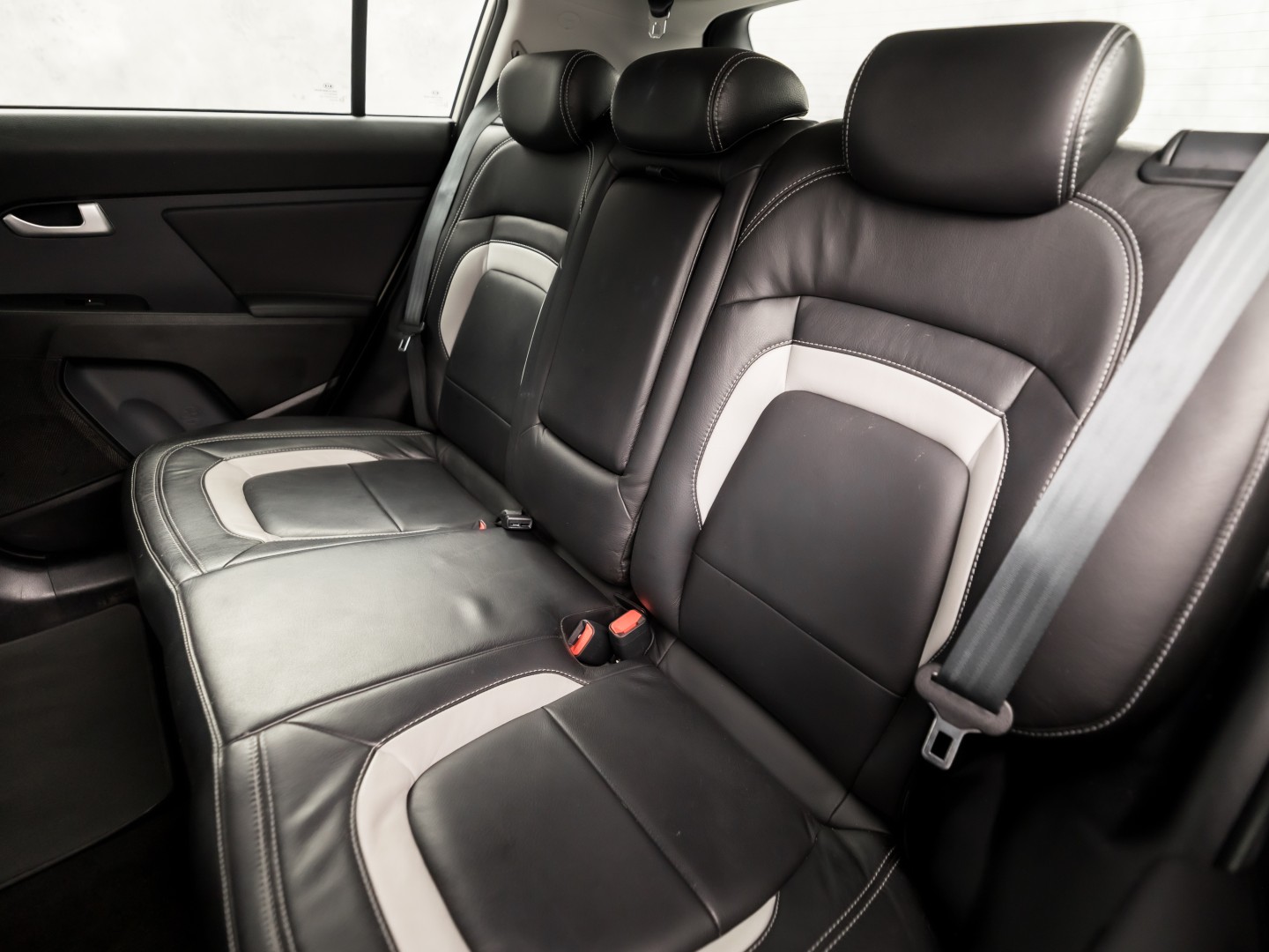 Kia Sportage 1.6 GDI Super Pack Sport (NAVIGATIE, CAMERA, CLIMATE, LEDER, SPORTSTOELEN, CRUISE, GETINT GLAS, NIEUWSTAAT)