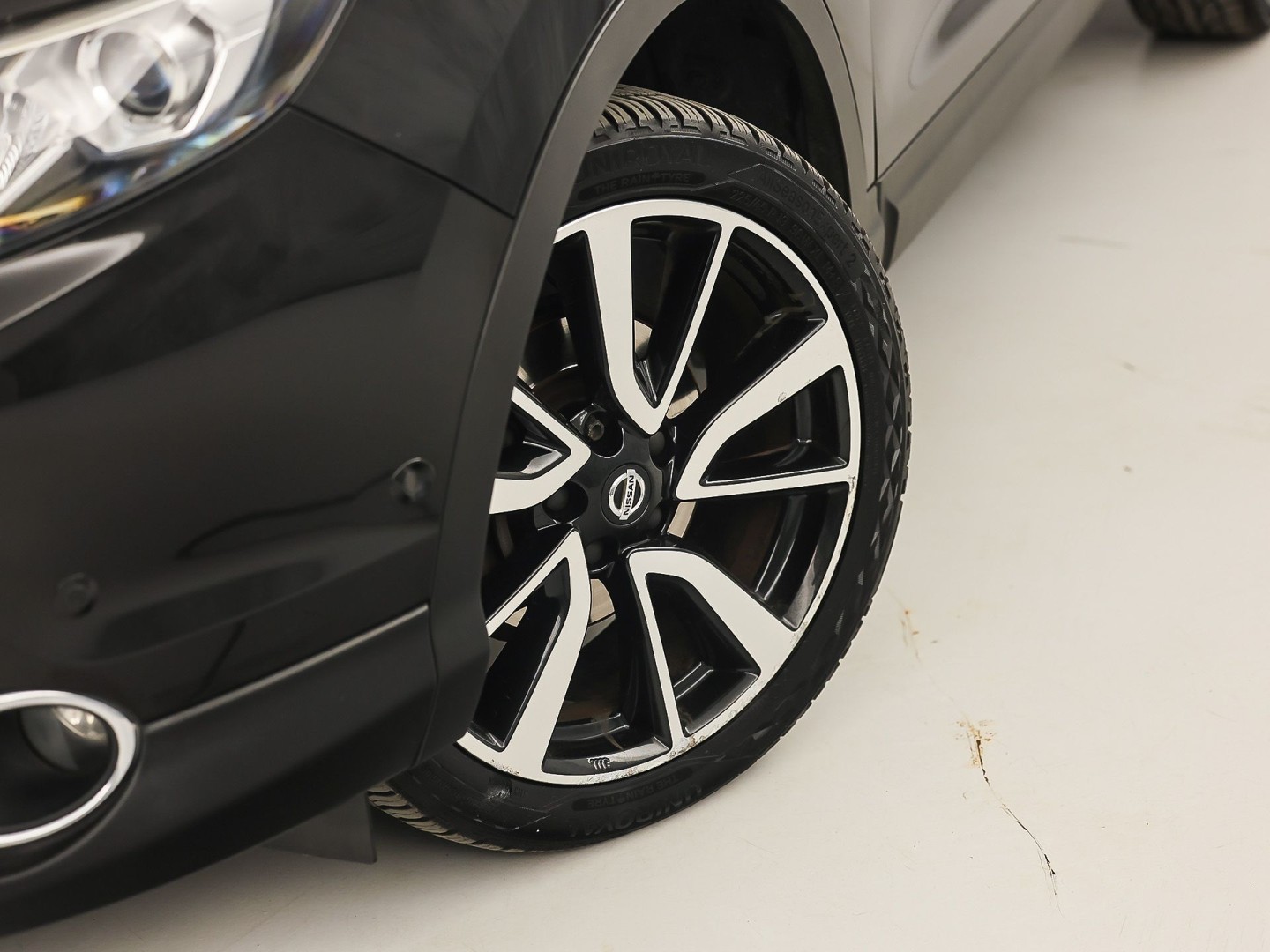 Nissan Qashqai 1.6 Tekna Sport (PANORAMADAK, NAVIGATIE, 360 CAMERA, LEDER, ELEK SPORTSTOELEN, GETINT GLAS, CRUISE, NIEUWSTAAT)