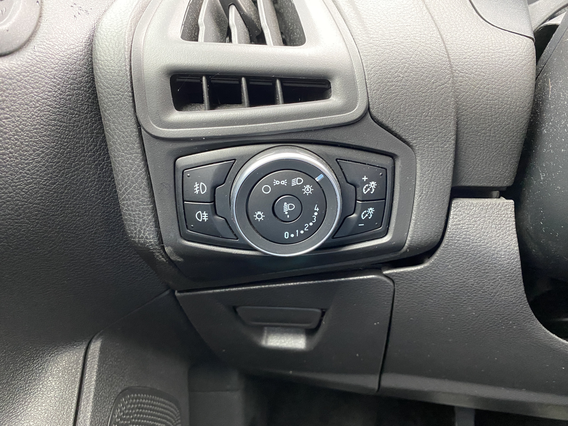 Ford Focus 1.5 ST-Line 150 pk | navigatie | cruise control | trekhaak | all season banden | carplay | parkeersensoren