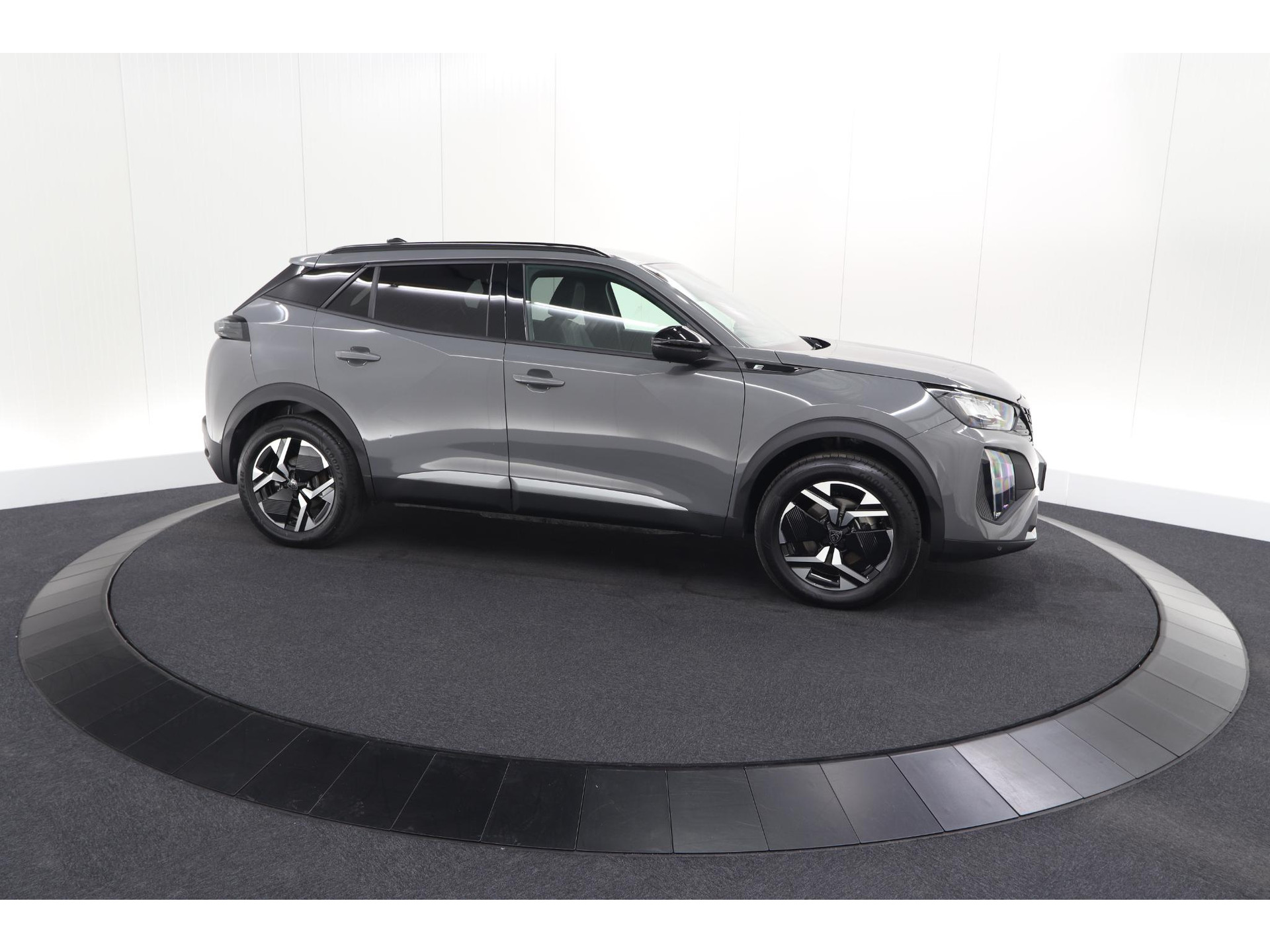 Peugeot e-2008 EV Allure 54 kWh | 97,2% SOH | 11 KW Lader | Apple Carplay | Parkeersensoren