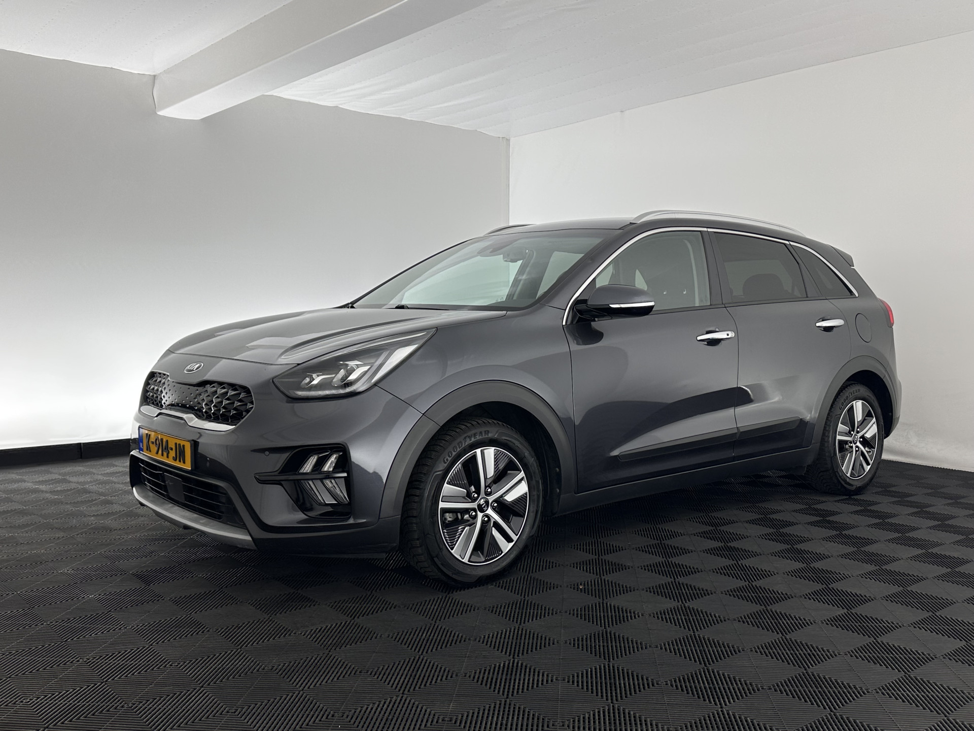 Kia Niro 1.6 GDi Hybrid Dynamic Plus Line (INCL-BTW) Aut. *LEATHER | FULL-LED | ADAPTIVE-CRUISE | BLINDSPOT | HEATED-COMFORTSEATS | CAMERA | KEYLESS | NAVI-FULLMAP | AMBIENTLIGHT | LANE-ASSIST | TOWBAR | 16''ALU*