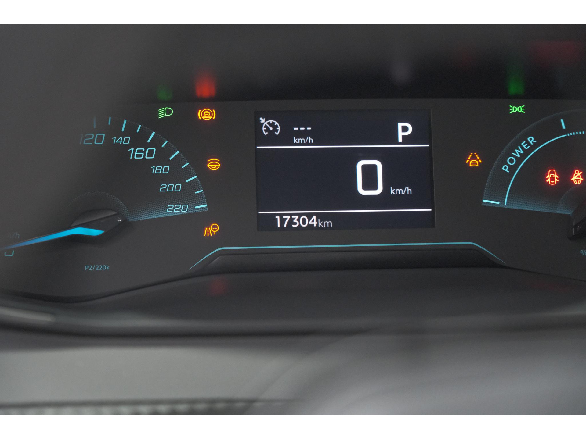Peugeot 2008 Hybrid 136 e-DCS6 Style | Apple Carplay | Parkeersensoren | Climate control