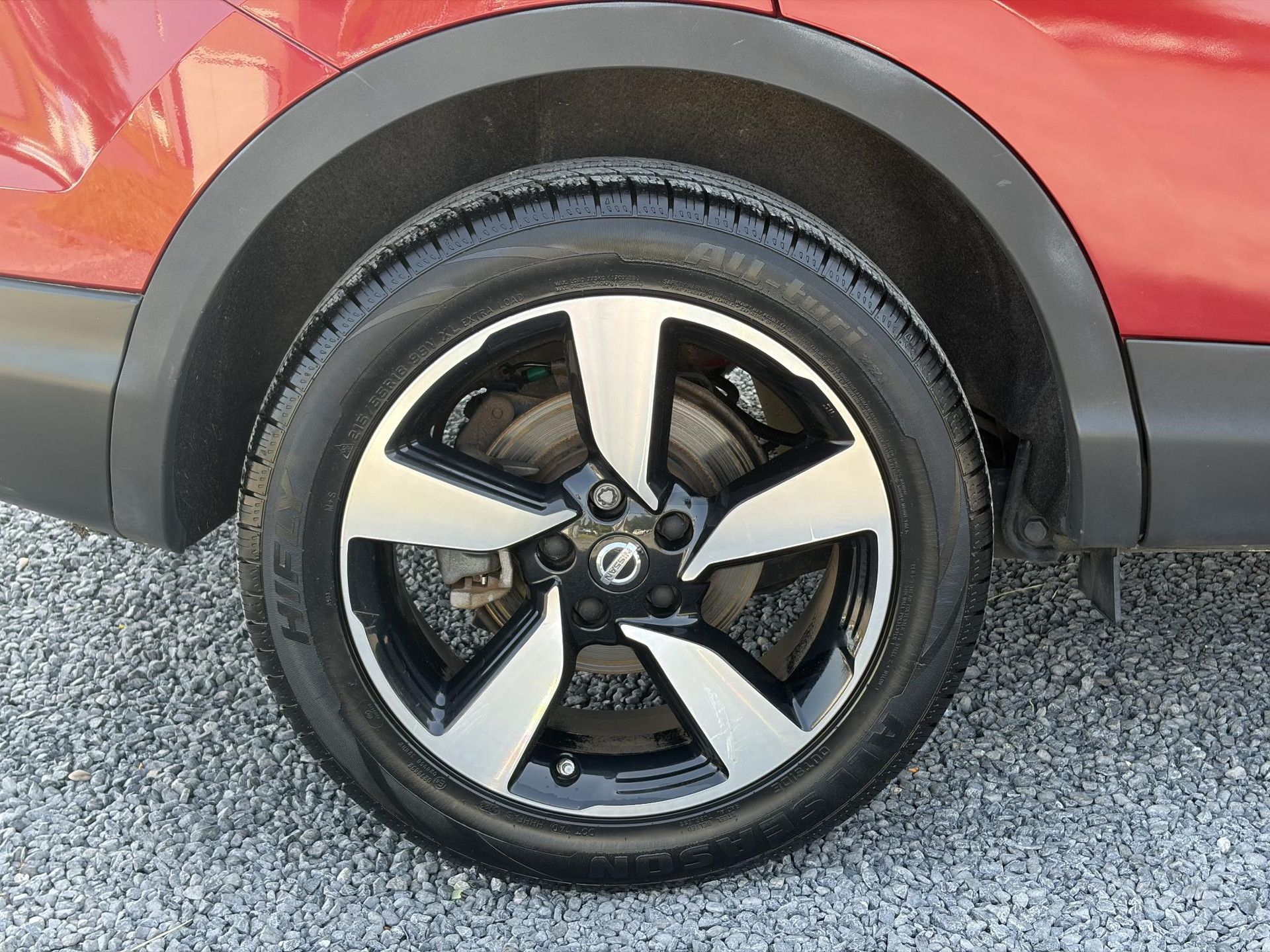Nissan Qashqai 1.2 N-Connecta 360° Camera,Pano,Trekhaak,Navi,Clima,Cruise,Pdc V+A,Lm velgen,6 Bak,Dakrails,N.A.P,115pk,Apk tot 11-2026