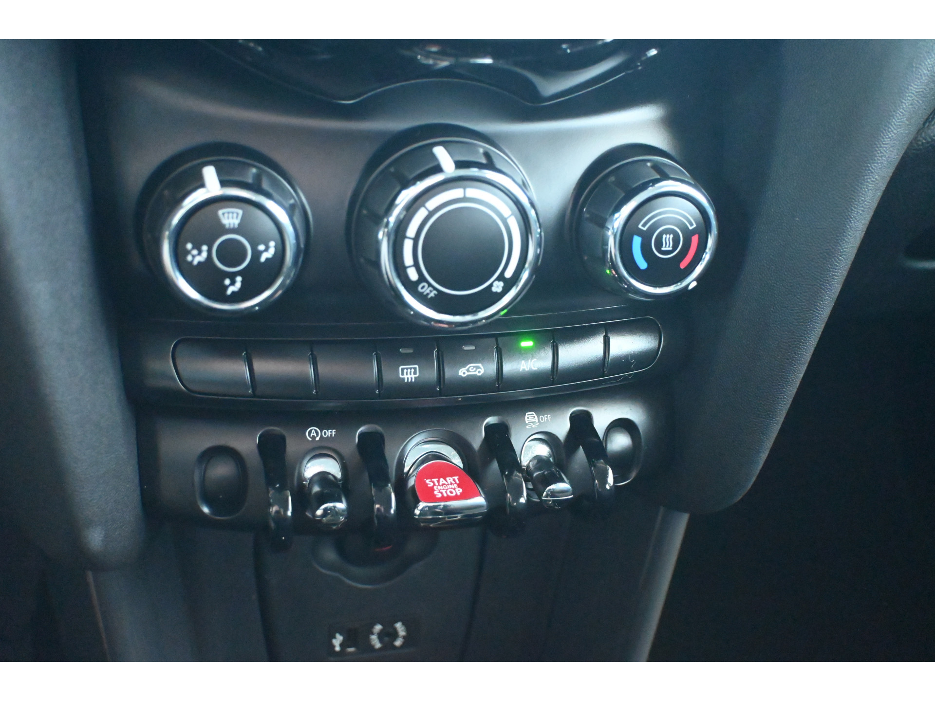 MINI Mini 1.5 Business Nap Airco Cruise control Navigatie Lichtmetaal Inruil mogelijk