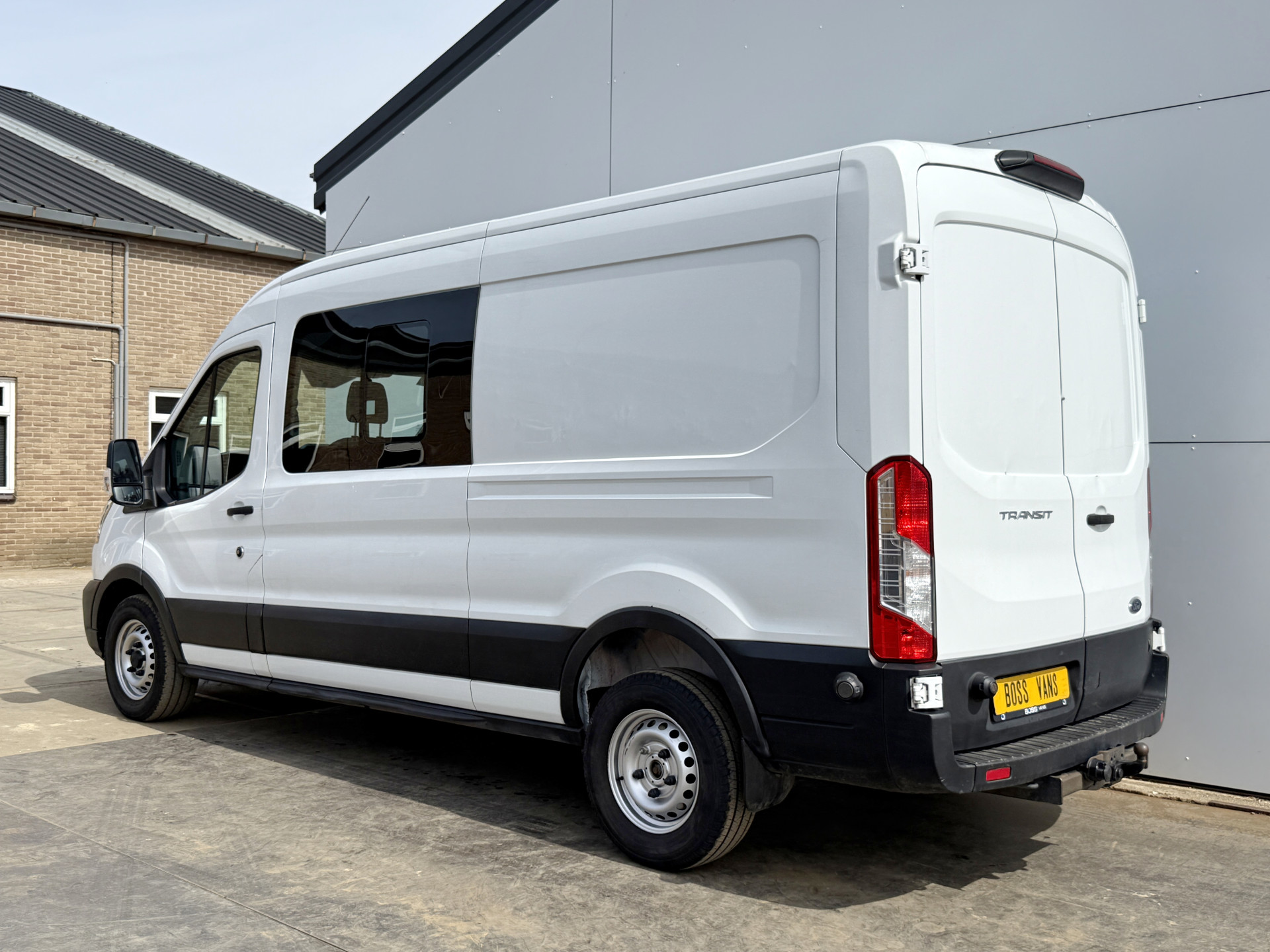 Ford Transit DC 2.0 TDCI L3H2 130PK 6-persoons Dubbele cabine L3H2 Trekhaak Parkeersensoren voor