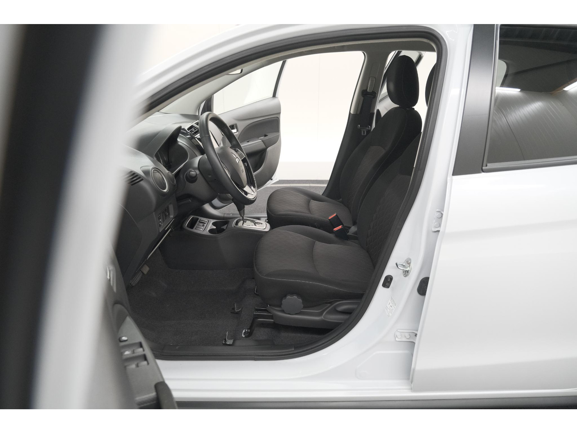 Mitsubishi Space Star 1.2 Intense | AUTOMAAT! | Apple Carplay | Allseason Banden | Climate Control