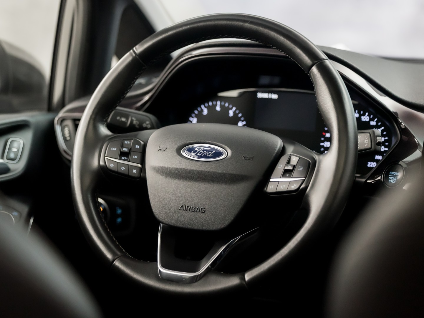 Ford Fiesta 1.0 EcoBoost Vignale (PANORAMADAK, APPLE CARPLAY, CAMERA, LEDER, STOELVERWARMING, SPORTSTOELEN, GETINT GLAS, KEYLESS, NIEUWSTAAT)
