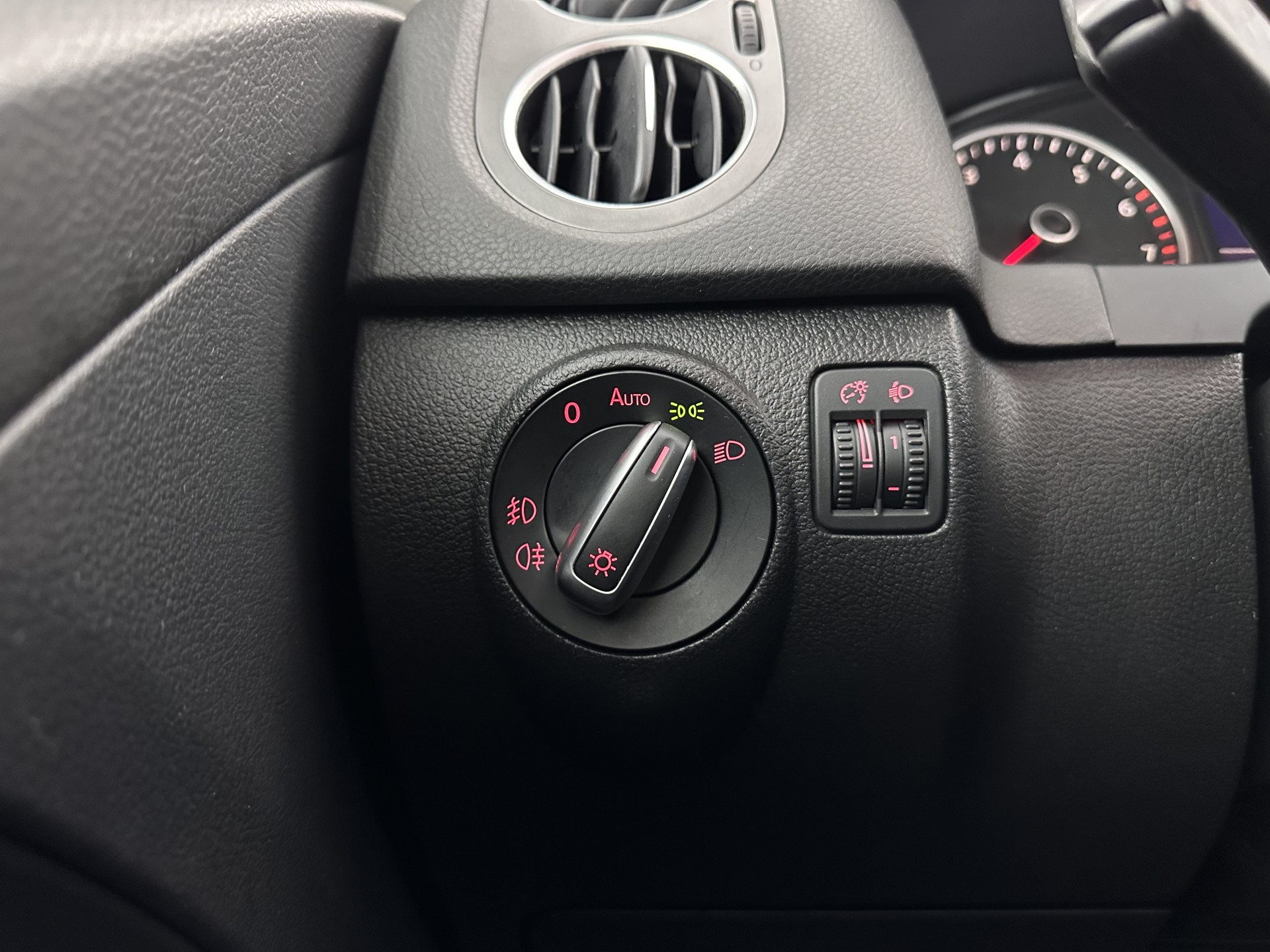 Volkswagen Tiguan 1.4 TSI Sport&Style *PANO | NAVI-FULLMAP | CAMERA | KEYLESS | HEATED-COMFORTSEATS | ECC | PDC | CRUISE | PRIVACY-GLASS | 17''ALU*