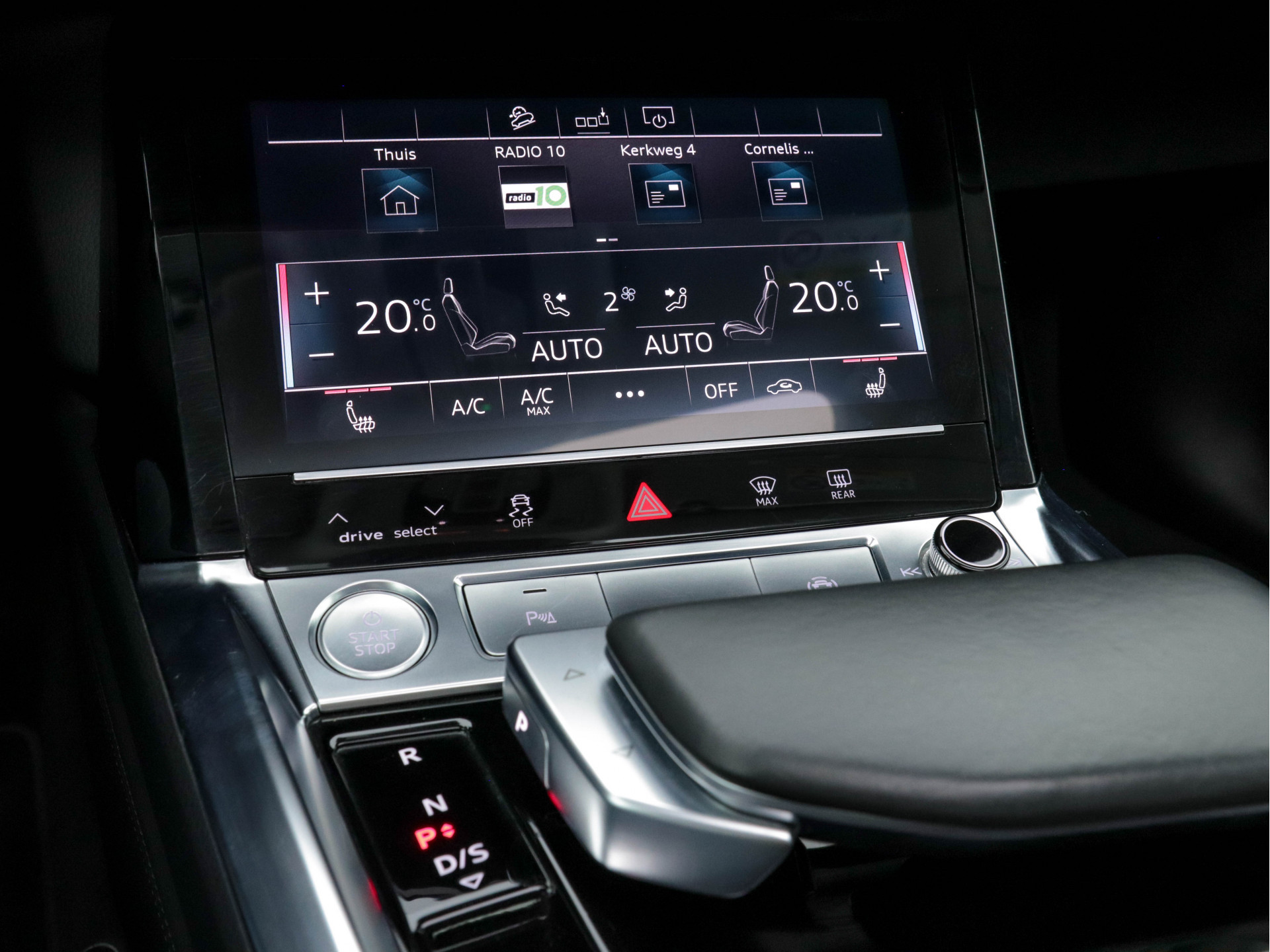 Audi e-tron E-tron 50 Quattro Launch Edition-Plus [ 3-Fase ] ( SOH-100%) (INCL-BTW)  Aut. *PANO | LUXURY-LEATHER | FULL-LED | DIGI-COCKPIT | NAVI-FULLMAP | KEYLESS | BLINDSPOT | MEMORY-PACK | ADAPTIVE-CRUISE | SHIFT-PADDLES | TOWBAR | HEATED-COMFORT-SEATS