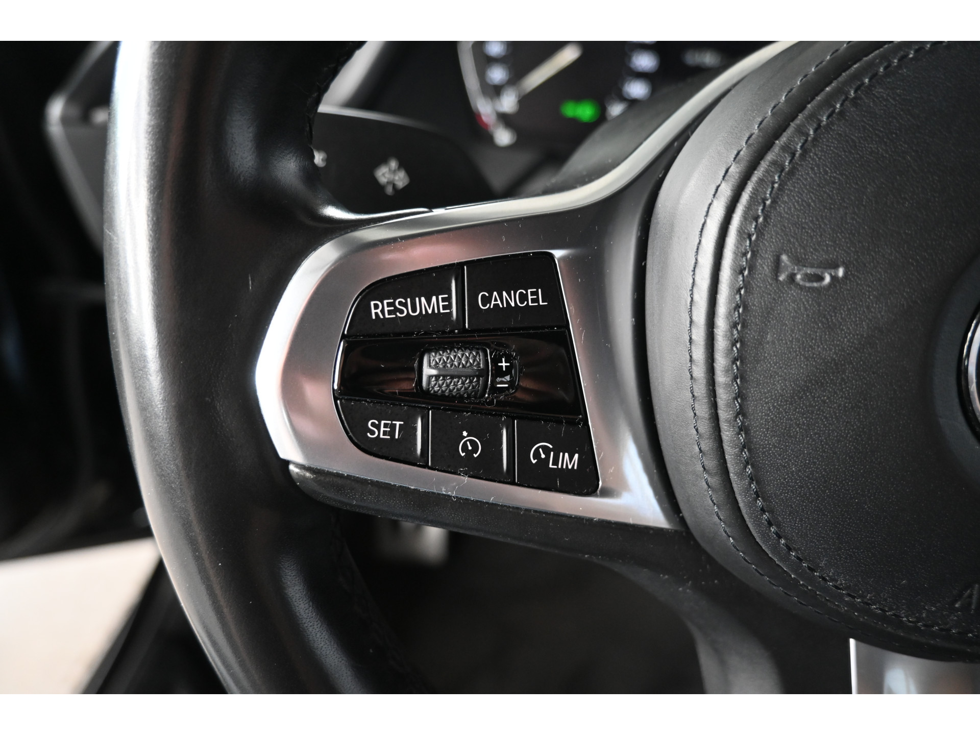 BMW 1-serie 118i High Executive Aut M Sport Navigatie Carplay Dealer Onderhouden! Inruil Mogelijk!