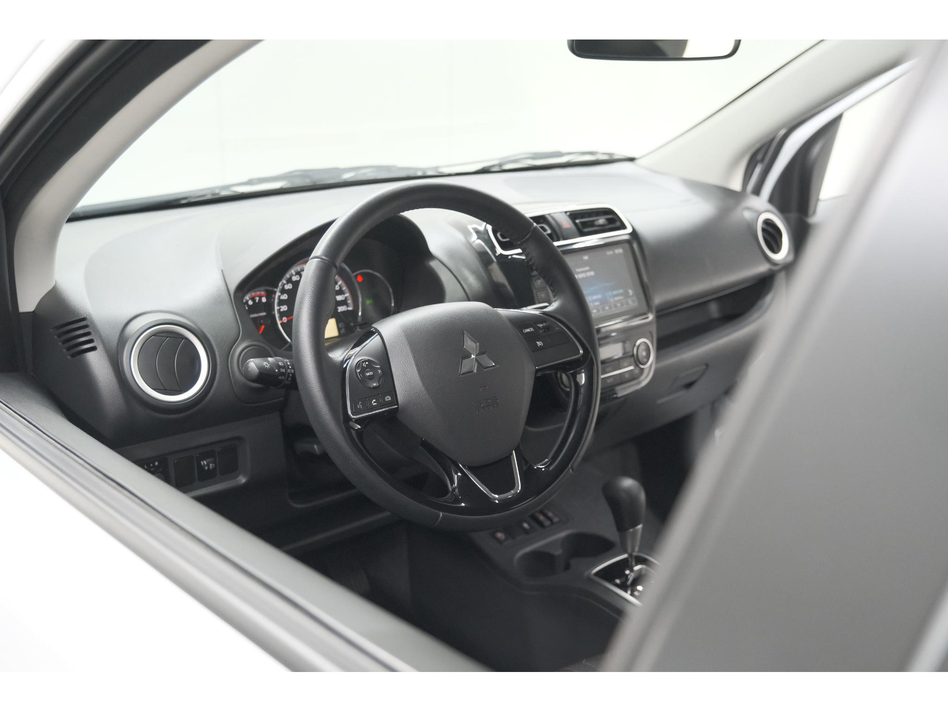 Mitsubishi Space Star 1.2 Intense | AUTOMAAT! | Apple Carplay | Allseason Banden | Climate Control