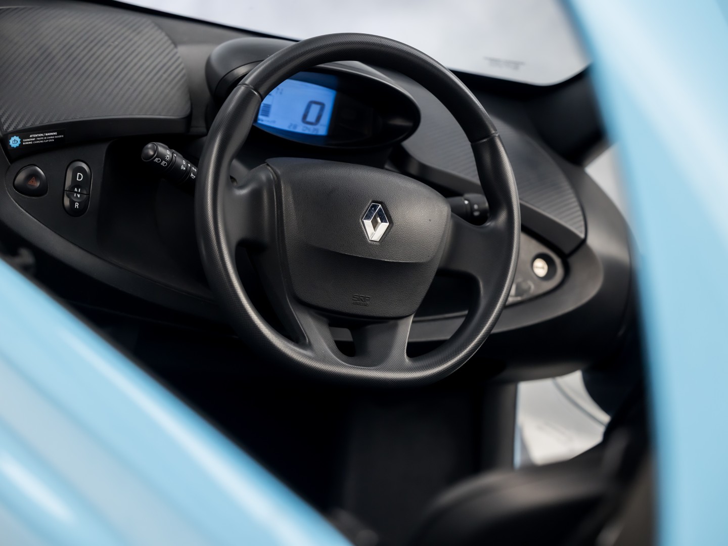 Renault Twizy Life (45 KMH, BROMMER KENTEKEN, ZWART LEDER, PARKEERSENSOREN, SPORTSTOEL, NIEUWSTAAT)