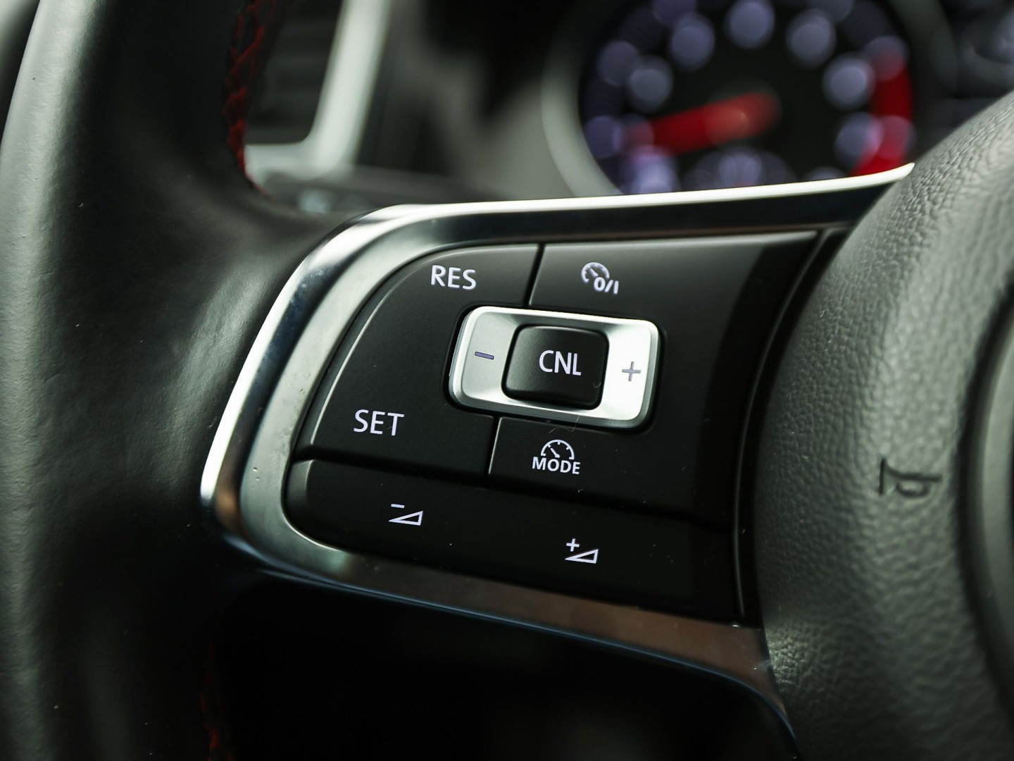 Volkswagen Golf 2.0 TSI GTI 220Pk Automaat (NAVIGATIE, CLIMATE, LEDER, STOELVERWARMING, SPORTSTOELEN, GETINT GLAS, XENON, NIEUWSTAAT)