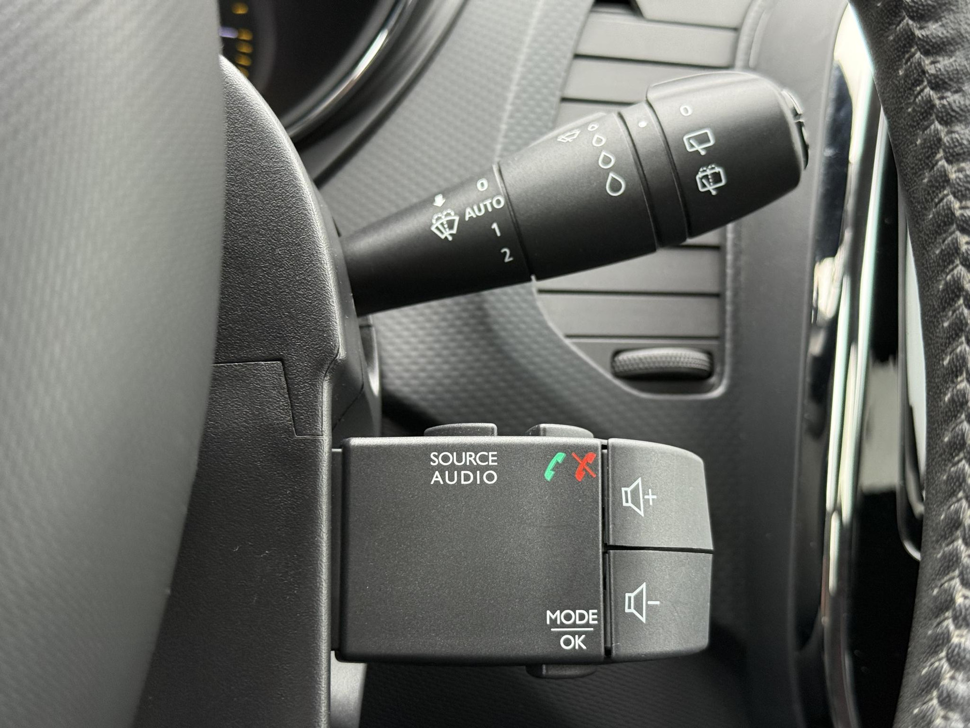 Renault Captur 1.2 TCe Xmod 1e Eigenaar,Trekhaak,Camera,Navi,Stoelverw,Keyless,Halfleder,Lm velgen,120pk,Automaat,Pdc,Apk tot 03-2027