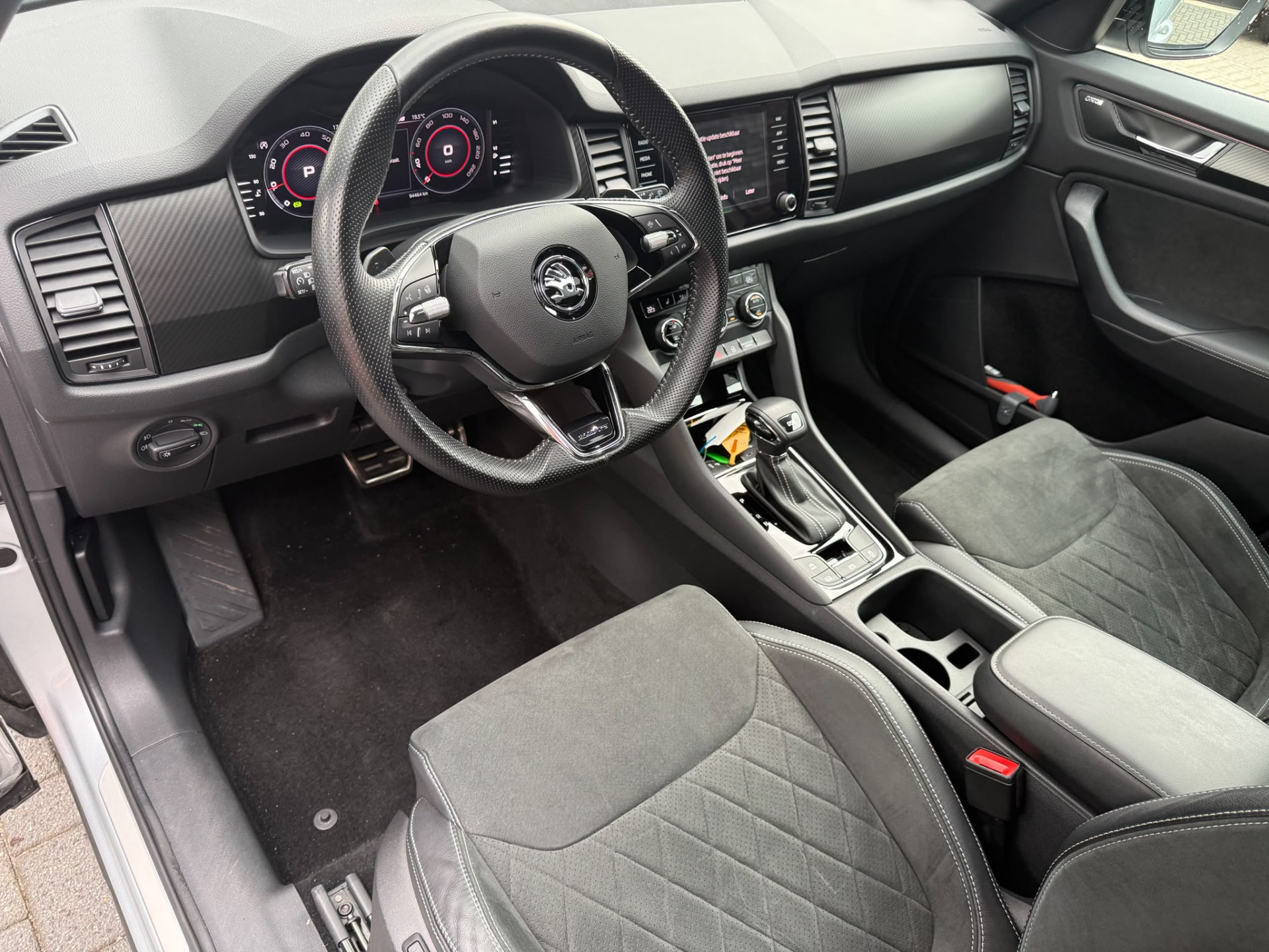 ŠKODA Kodiaq 1.5 TSI Sportline Business | 1E EIGENAAR | 3/6/12 MND GARANTIE | AUTOMAAT | PANO | LED | DAB | MEMORY | CARPLAY | DIGITAAL COCKPIT | TREKHAAK |