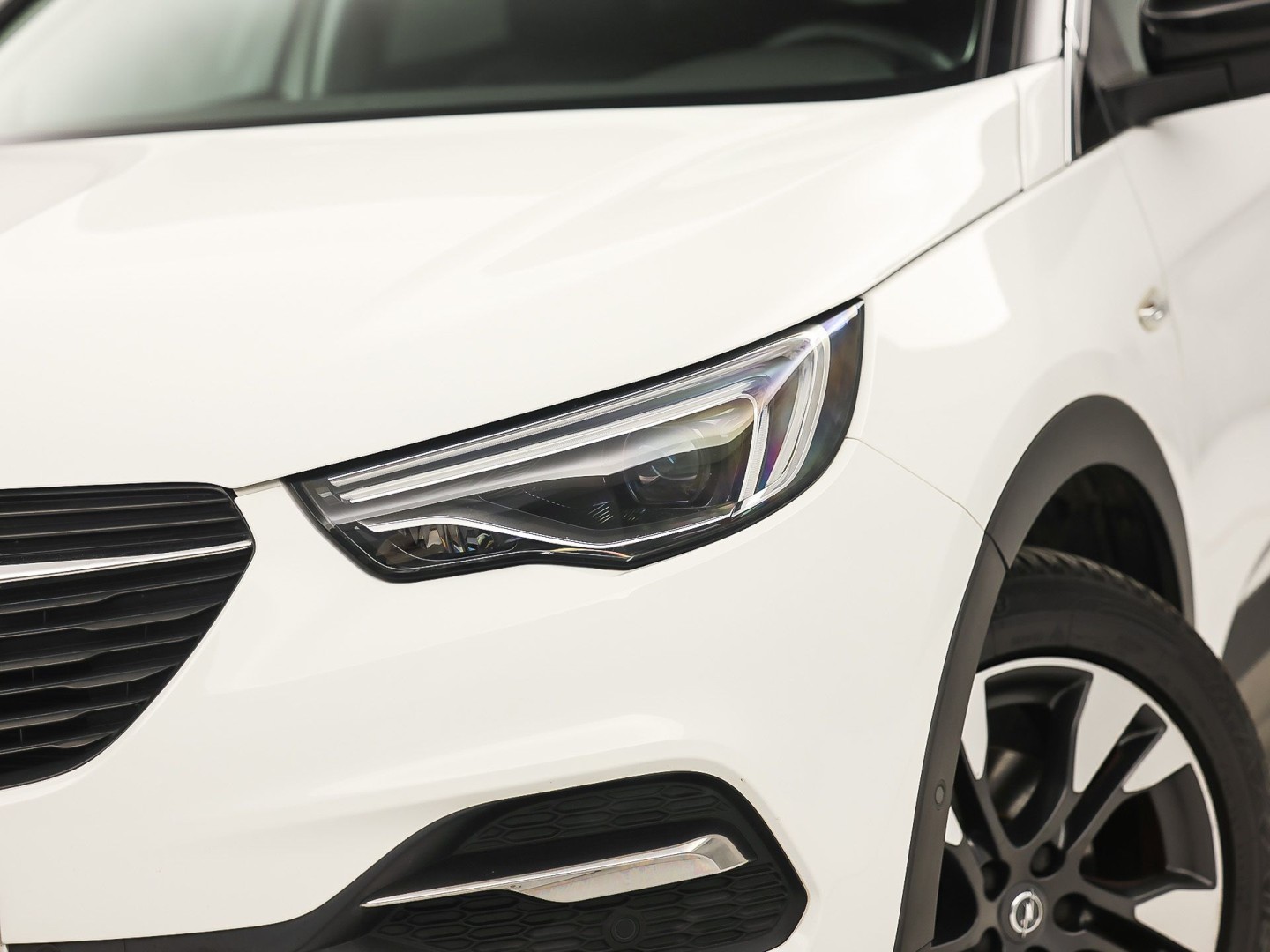 Opel Grandland X 1.2 Turbo Innovation Sport (APPLE CARPLAY, STOELKOELING/VERWARMING, MEMORY SEAT, 360 CAMERA, LEDER, GETINT GLAS, STUURWIEL VERWARMD, NIEUWE APK, NIEUWSTAAT)
