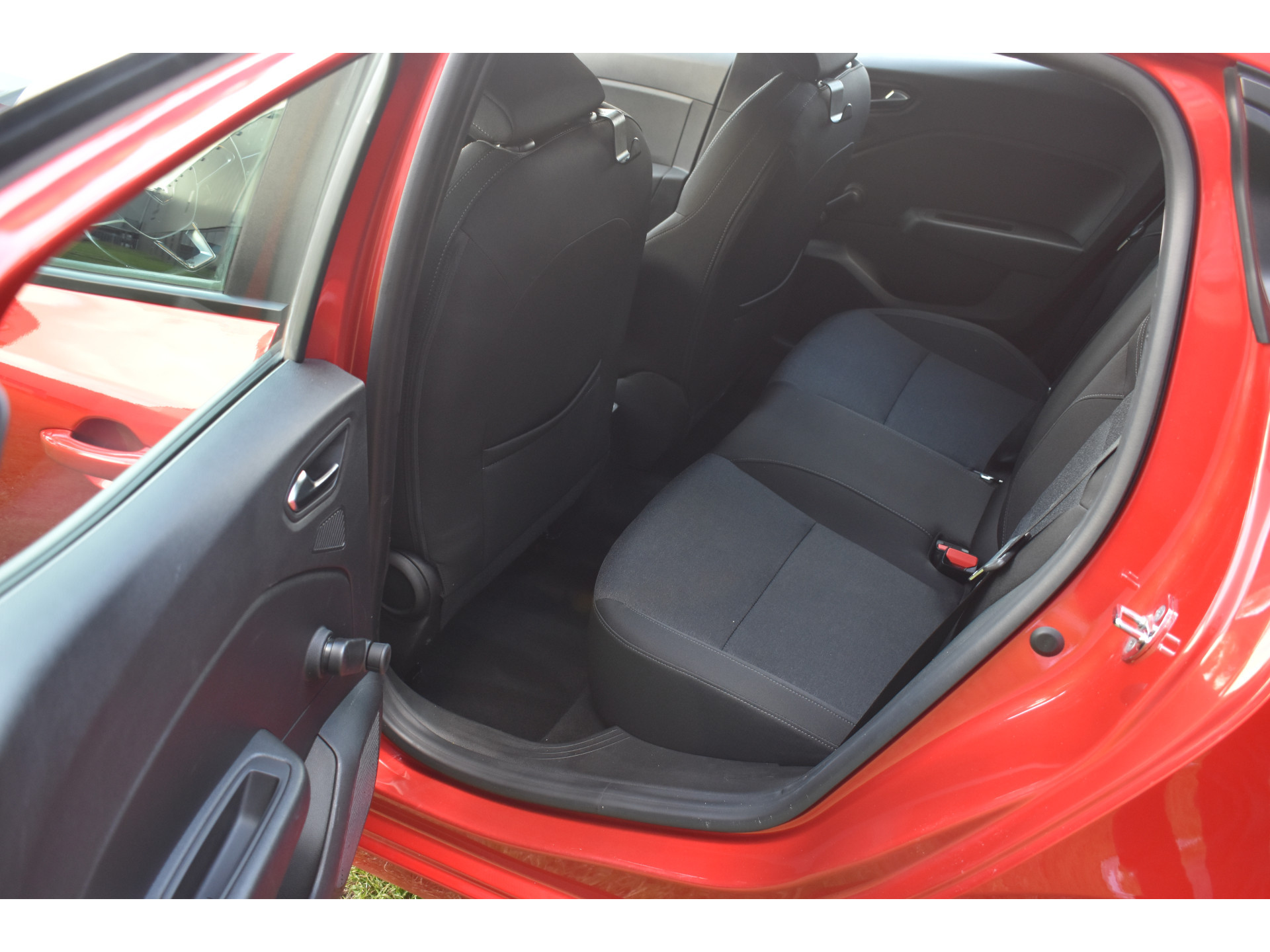 Renault Clio 1.0 TCe Bi-Fuel Zen G3 Gas dus super voordelig rijden 215,- per 3 maanden wegenbelasting Prijs incl. btw Gas kost 0,83 cent per liter