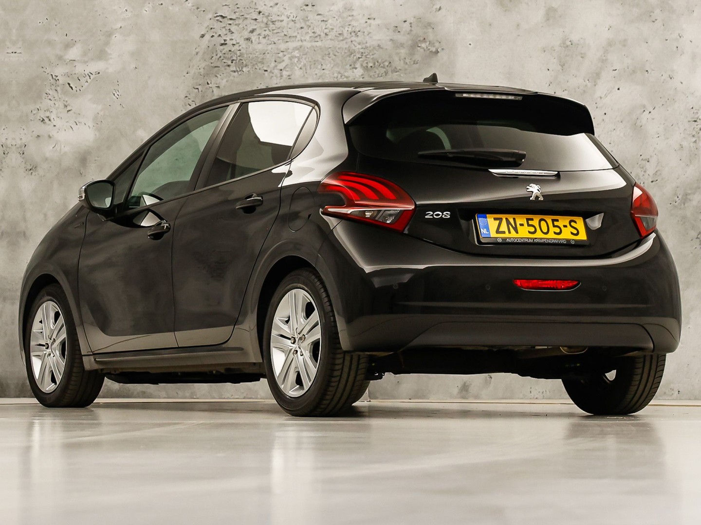 Peugeot 208 1.2 PureTech Signature (APPLE CARPLAY, LOGISCH NAP, NAVIGATIE, GETINT GLAS, SPORTSTOELEN, PARKEERSENSOREN, LM VELGEN, CRUISE, NIEUWSTAAT)