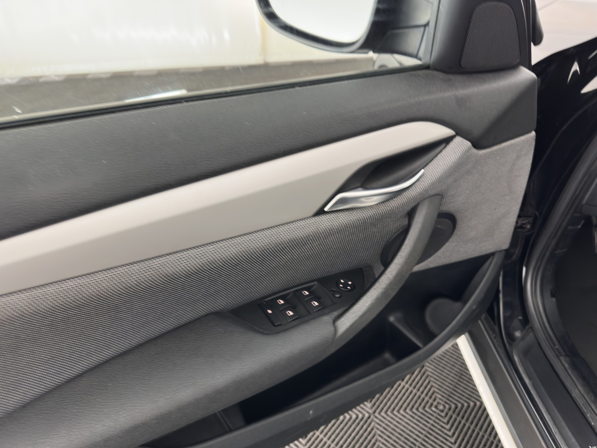 BMW X1 sDrive18i X-Line Executive *NAVI-FULLMAP | COMFORT-SEATS | ECC | PDC | CRUISE | TOWBAR | 18''ALU*