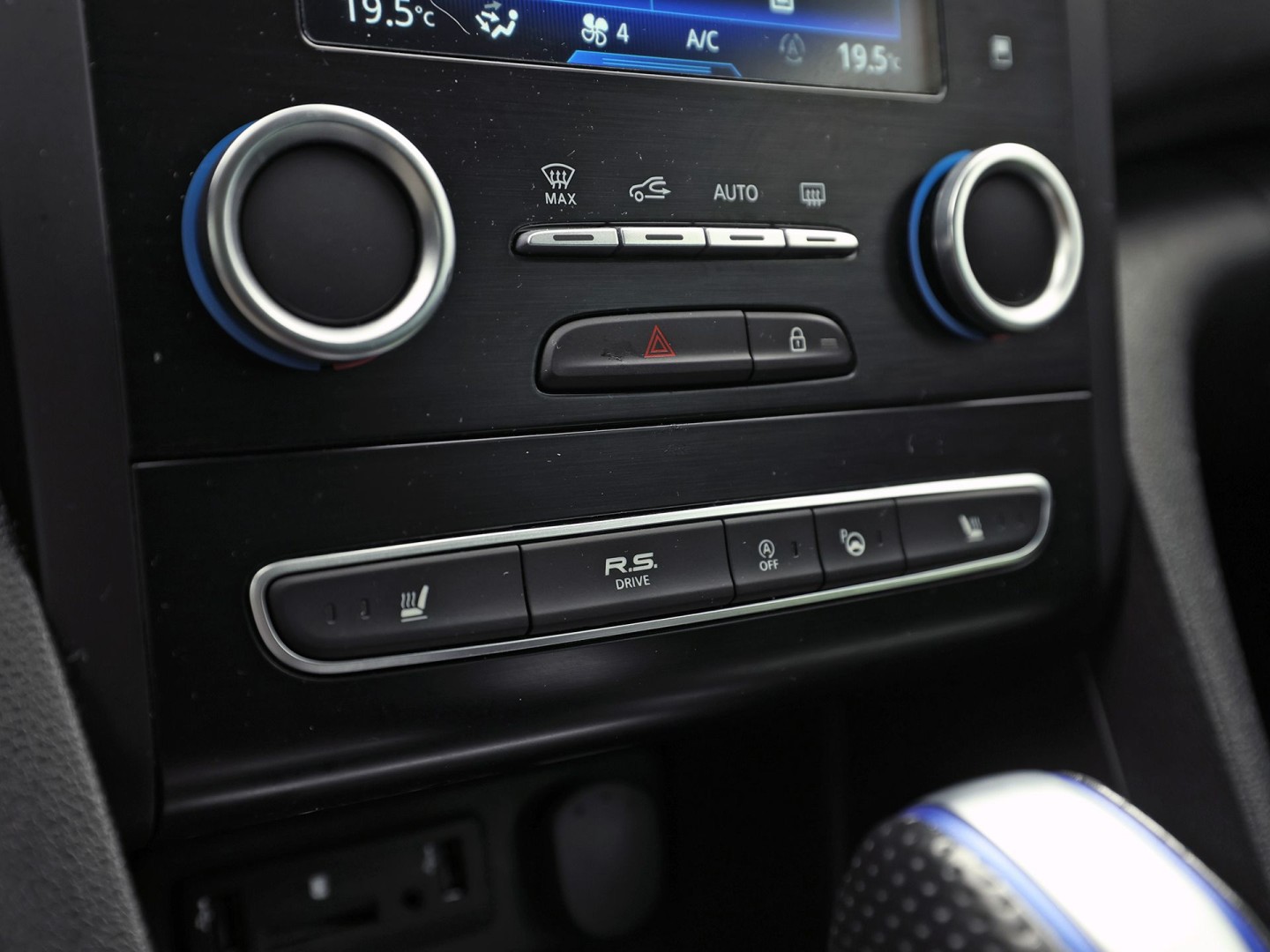 Renault Mégane Estate 1.6 TCe GT 205Pk Automaat (VIRTUAL COCKPIT, GROOT NAVI, KUIPSTOELEN, HEAD-UP DISPLAY, CAMERA, ADAPTIVE CRUISE, BOSE, STOELVERWARMING, NIEUWSTAAT)