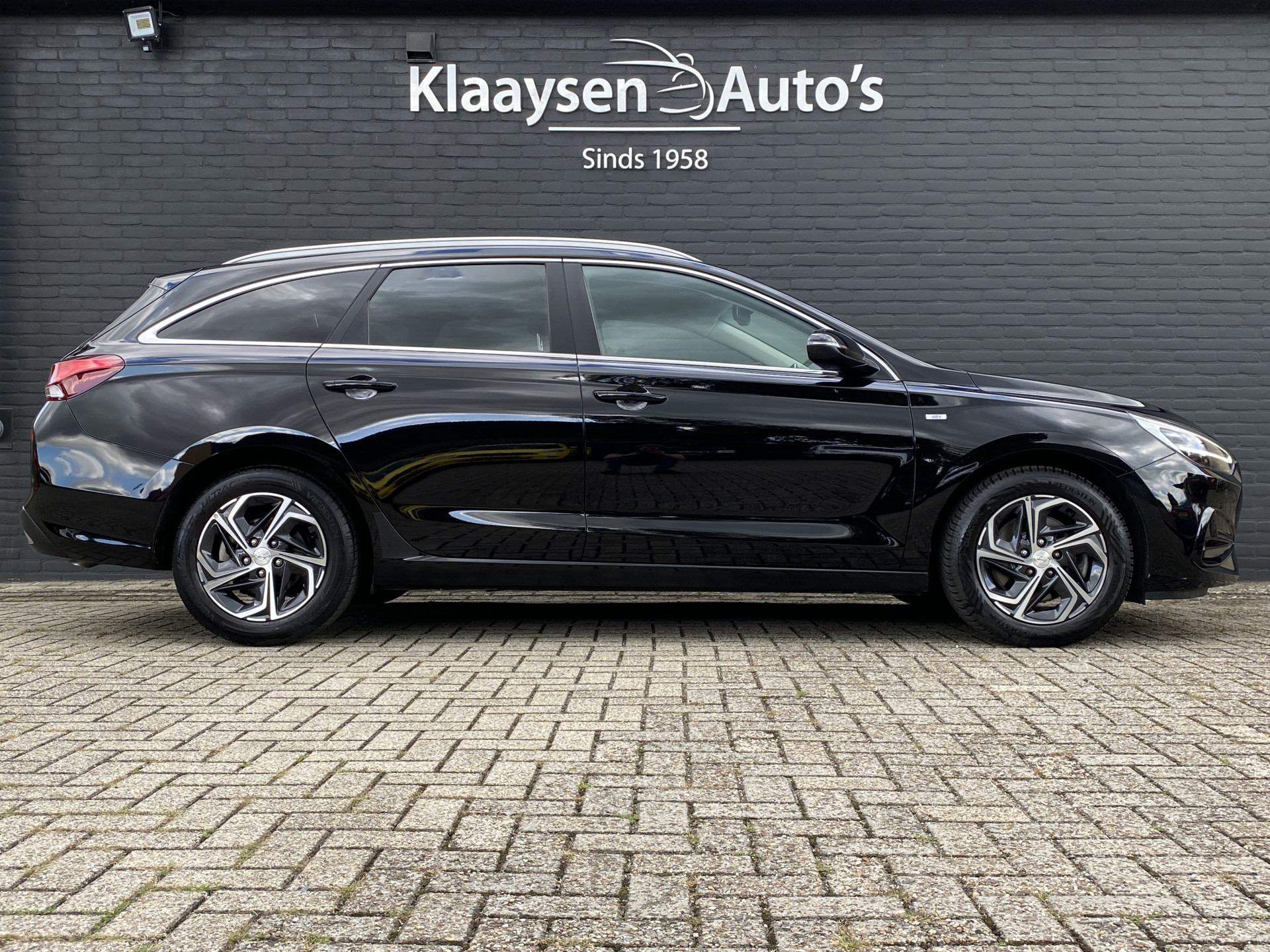 Hyundai i30 Wagon 1.5 T-GDi  MHEV 160 pk Comfort Smart AUT. | navigatie | stoel-/stuurverw. | camera | trekhaak | parkeersensoren