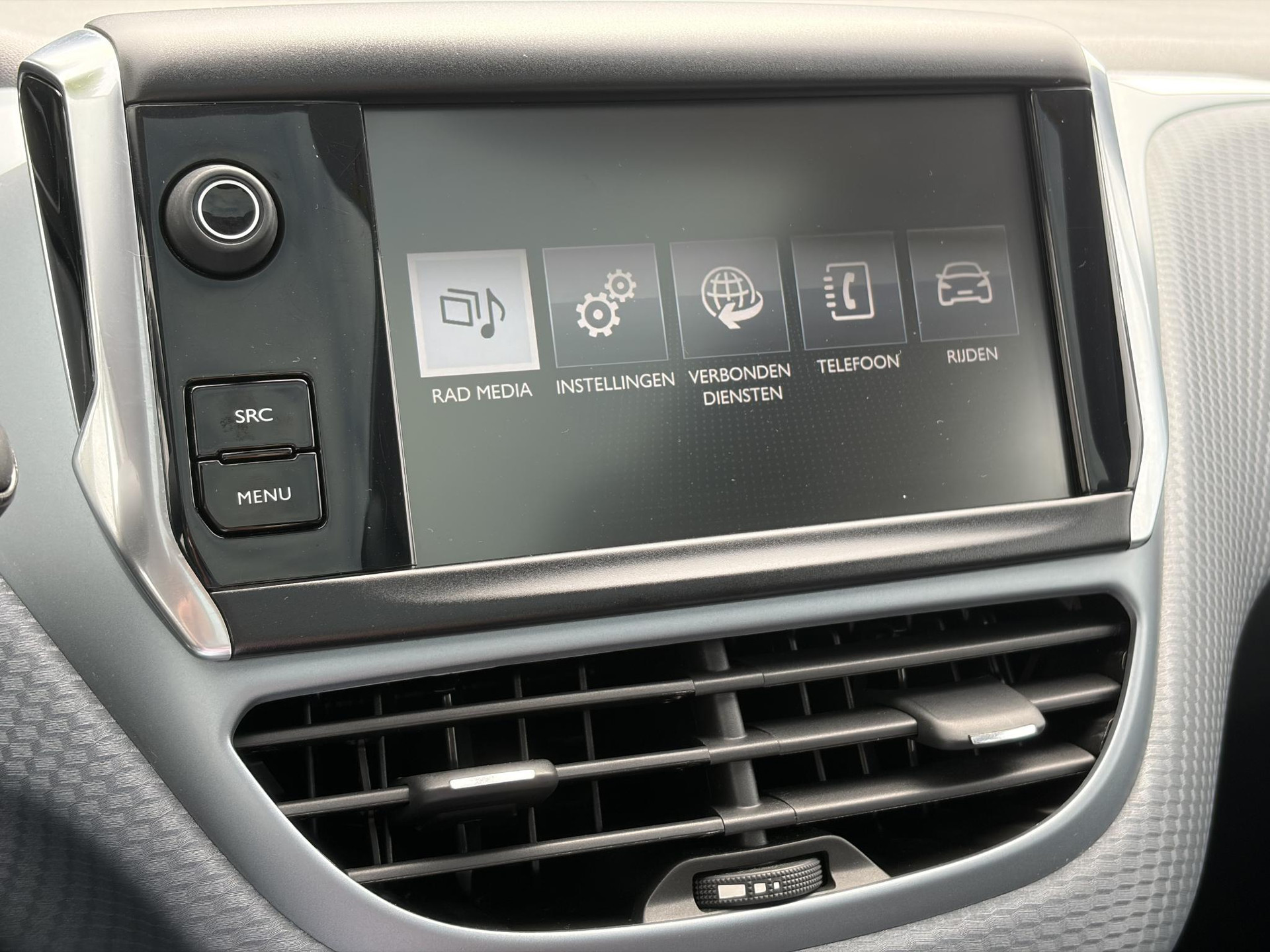 Peugeot 208 1.2 PureTech Allure D-riem vv in 2022,2e Eigenaar,110pk,Dealer Onderhouden,Pano,Carplay,Camera,Clima,Cruise,5 Deurs,Halfleder,Pdc,N.A.P,Lm velgen,Apk tot 05-2027