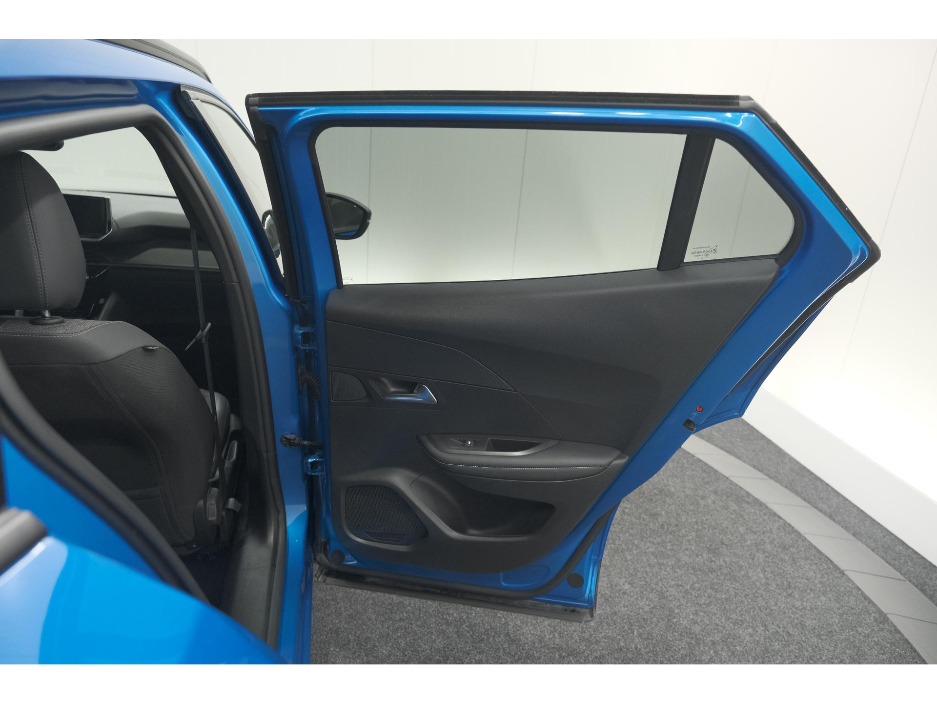 Peugeot 2008 PureTech 130 EAT8 Blue Lease Allure | Camera | Navigatie | Parkeersensoren | Apple Carplay