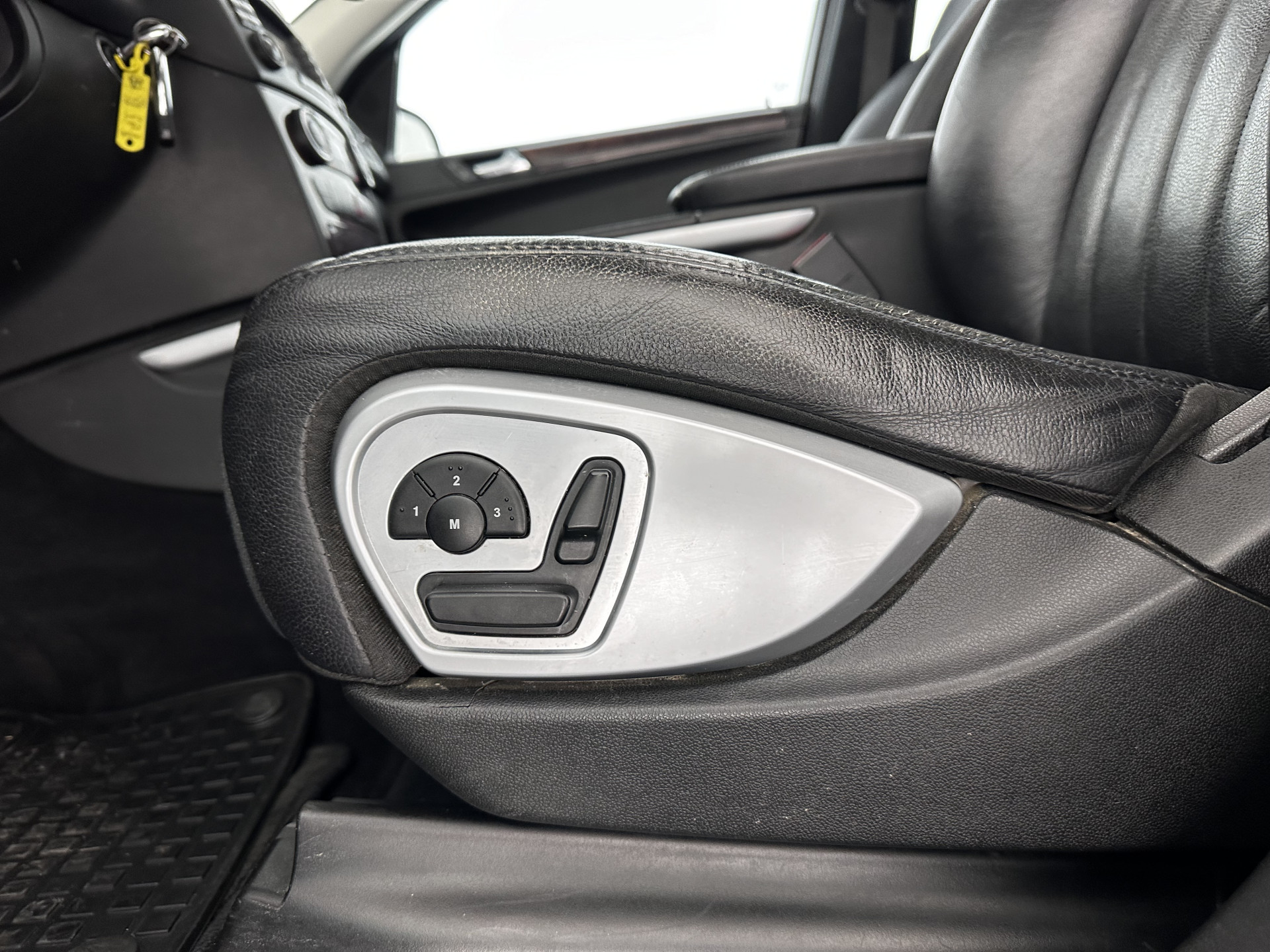 Mercedes-Benz M-klasse ML 420 CDI (⚠️) Aut. *PANO | LEATHER | BI-XENON | NAVI-FULLMAP | KEYLESS | AIRMATIC | CAMERA | TOWBAR | CRUISE | HARMAN/KARDON-AUDIO| MEMORY-PACK | HEATED-COMFORT-SEATS | 19"ALU*