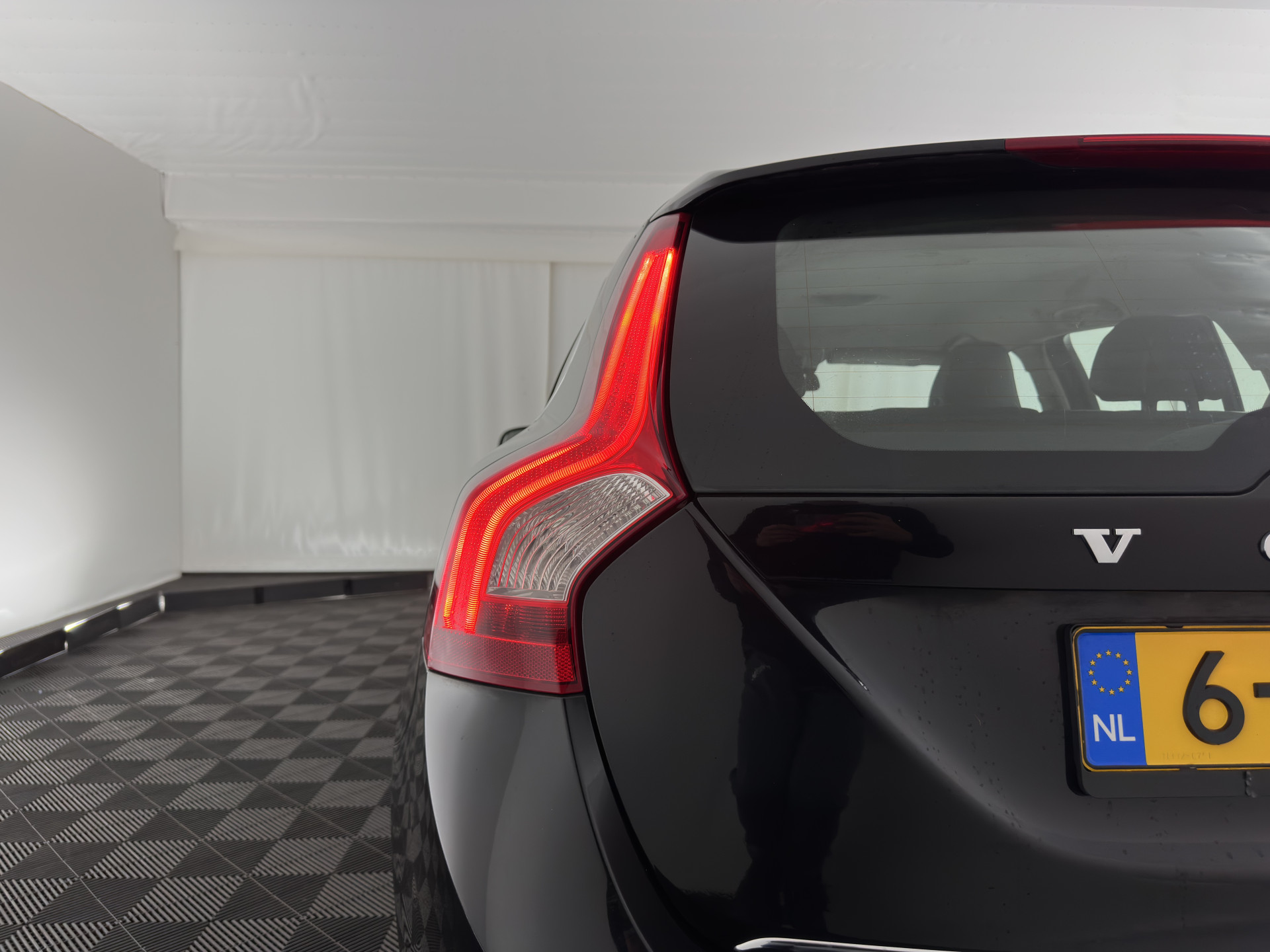 Volvo V60 2.4 D6 AWD Plug-In Hybrid Summum ( Plug-In ) Aut. * LEATHER | PREMIUM-SOUND-AUDIO | NAVI-FULLMAP | BI-XENON |  MEMORY-PACK | CRUISE | HEATED-SPORTSEATS | TOWBAR | 17"ALU*