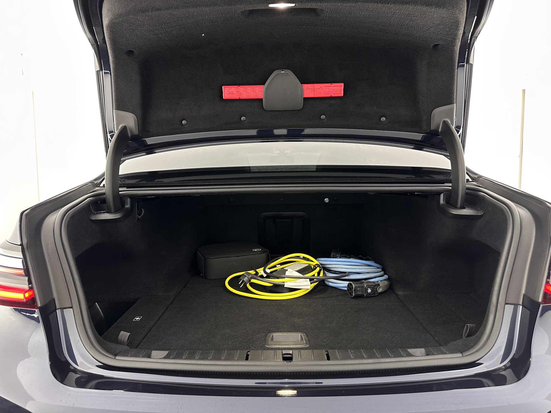 BMW 7-serie 745Le (Plug-in) (INCL-BTW) *PANO | LEATHER | FULL-LED | HEAD-UP | BLINDSPOT | MEMORY-PACK | DIGI-COCKPIT | KEYLESS | DAB+ | CAMERA | HEATED-COMFORTSEATS | AMBIENTLIGHT | CARPLAY | SHIFTPADDLES | 18''ALU*