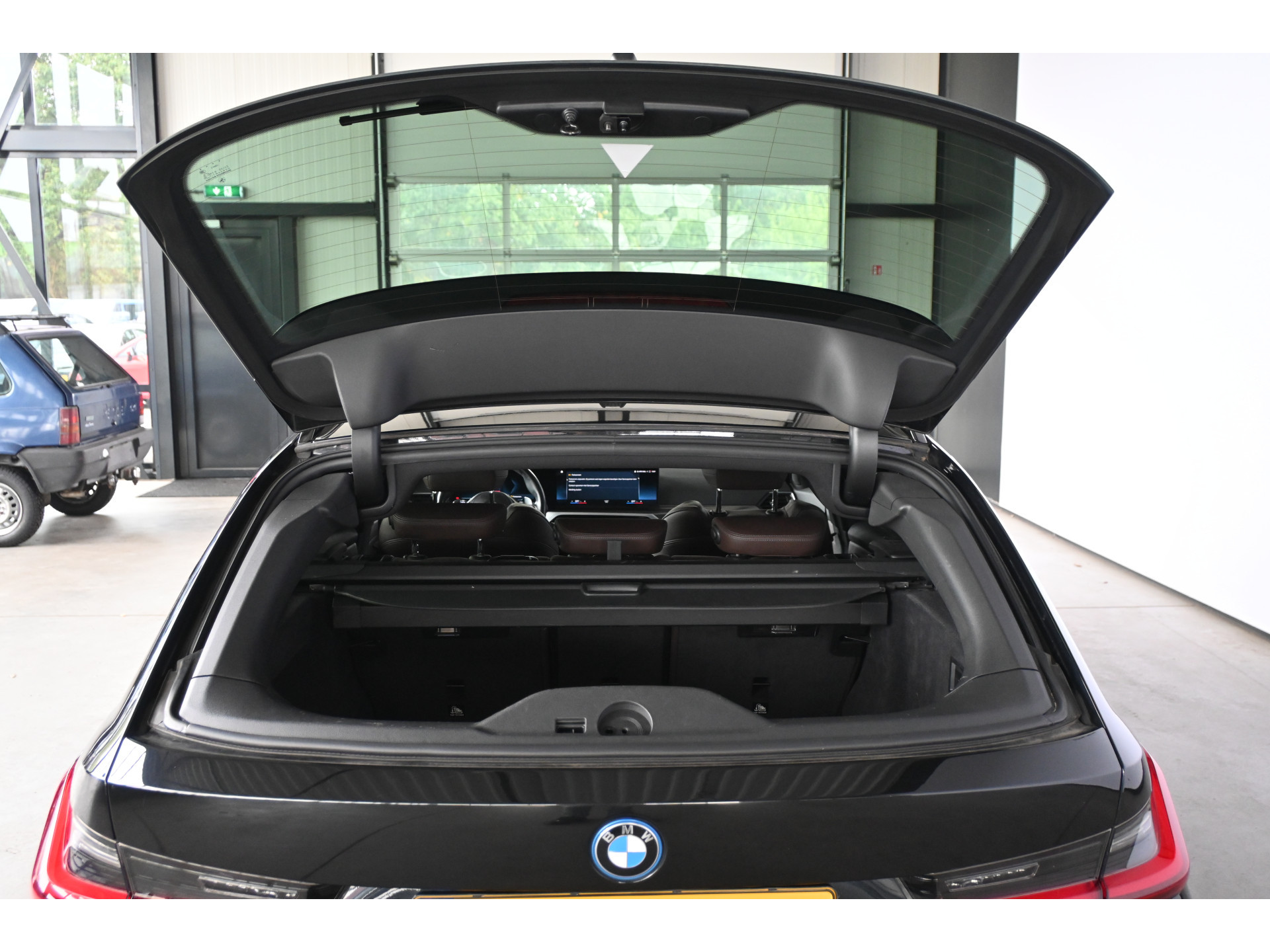 BMW 3-serie Touring 320e M-Sport Clima Cruise CarPlay LED Leder Navigatie 100% Onderhouden! Inruil Mogelijk!