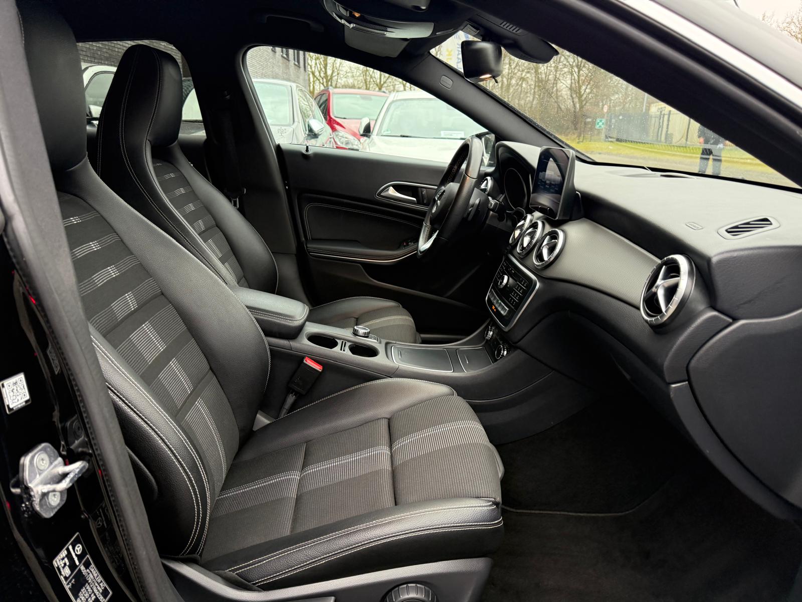 Mercedes-Benz CLA-klasse Shooting Brake 180 d Business Solution | 1E EIGENAAR | 3/6/12MND GARANTIE | AUTOMAAT | AIRCO | CRUISE | NAVI | LMV | LED | TREKHAAK |
