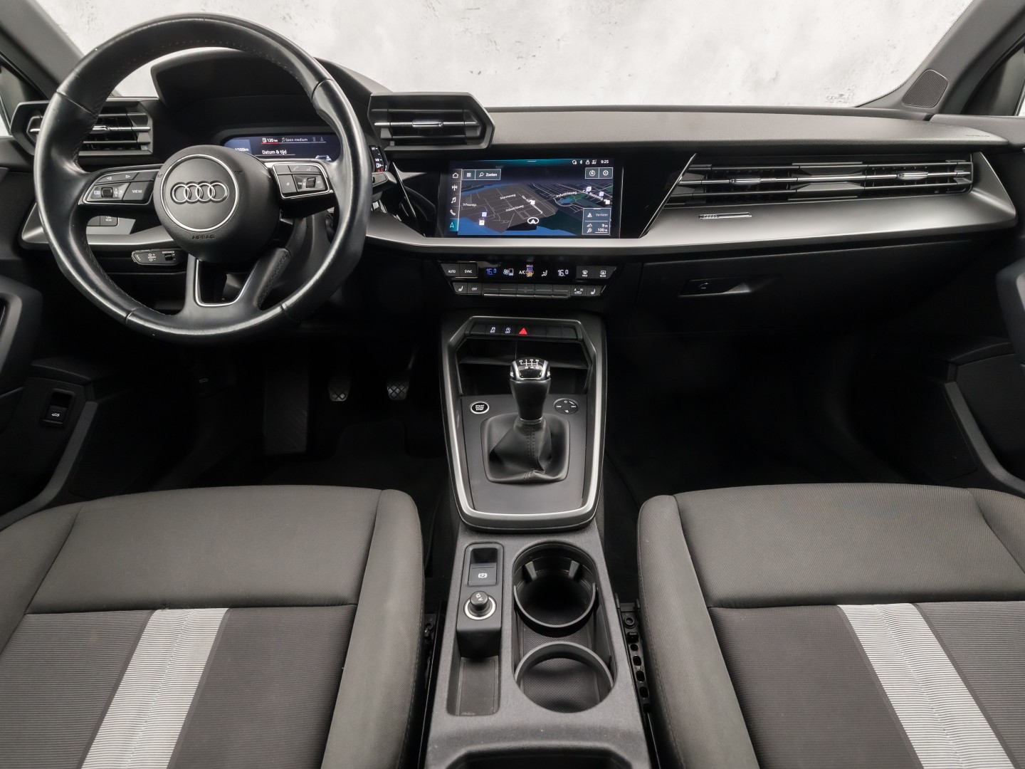 Audi A3 Sportback 30 TFSI Sport (APPLE CARPLAY, GROOT NAVI, CAMERA, ELEK STOEL, ADAPTIVE CRUISE, STOELVERWARMING, SPORTSTOELEN, GETINT GLAS, KEYLESS START, NIEUWSTAAT)