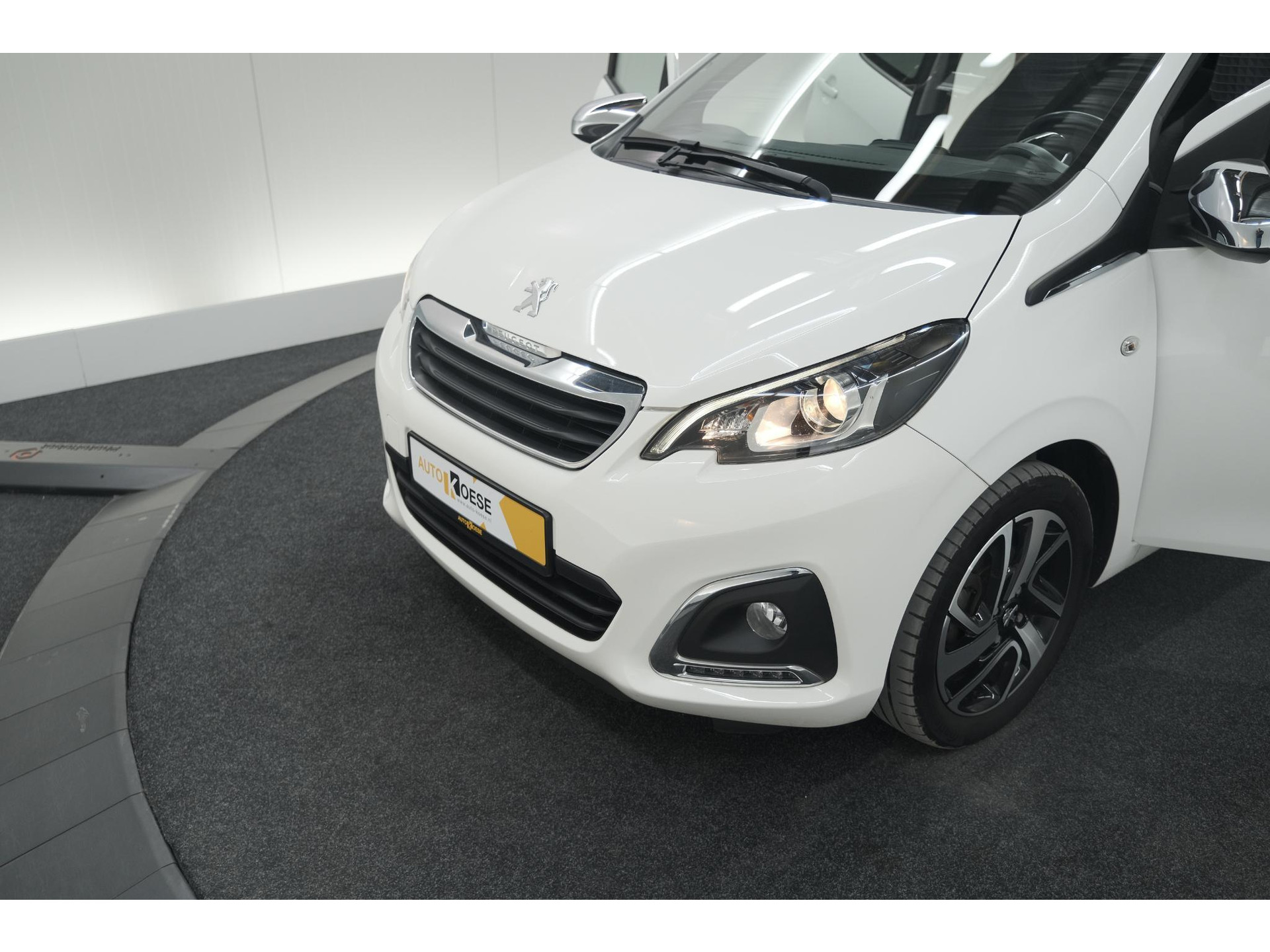 Peugeot 108 1.0 e-VTi Allure TOP! | Elektrisch Vouwdak | Camera | Navigatie | Climate Control