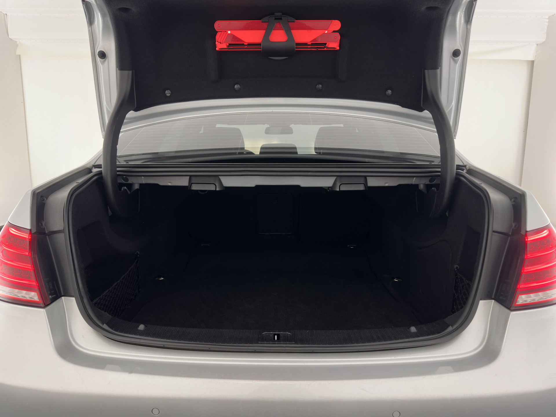 Mercedes-Benz E-klasse 200 CDI Ambition Avantgarde Aut. *LEATHER | FULL-LED | HEATED-COMFORTSEATS | CAMERA | ECC | CARPLAY | PDC | CRUISE | PRIVACY-GLASS | 18''ALU*