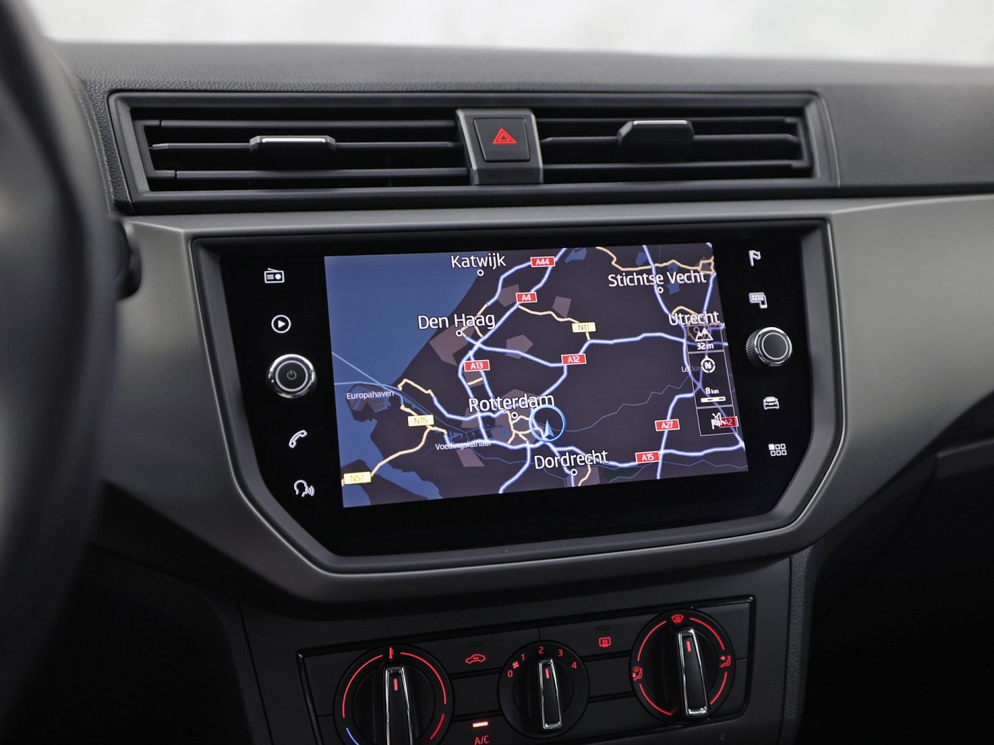 SEAT Ibiza 1.0 TSI Sport (GROOT NAVI, APPLE CARPLAY, GETINT GLAS, CAMERA, CRUISE, LM VELGEN, NIEUWE APK, NIEUWSTAAT)