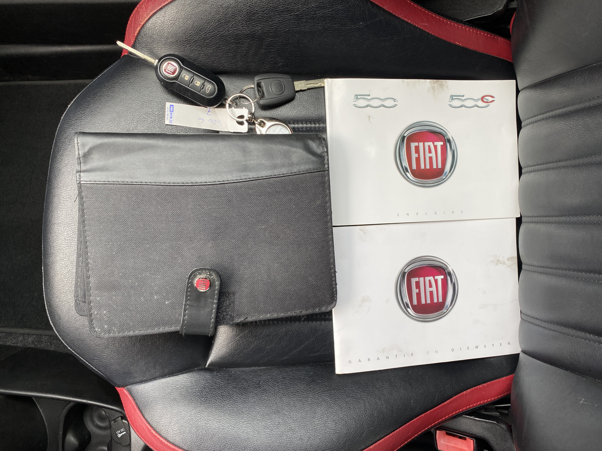 Fiat 500 C 0.9 TwinAir Turbo 500S Sport | leder interieur | climate control | parkeersensoren | all season banden | NL auto