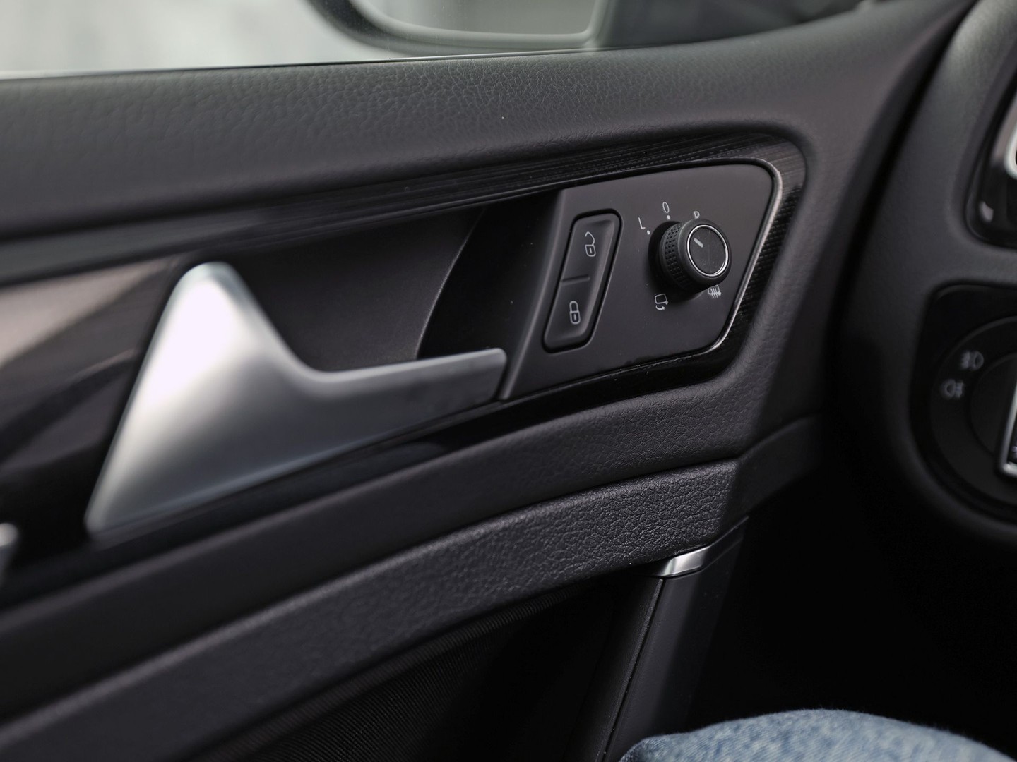 Volkswagen Golf Variant 1.5 TSI Highline 150Pk Automaat (VIRTUAL COCKPIT, APPLE CARPLAY, ALCANTARA, CAMERA, TREKHAAK, SPORTSTOELEN, GETINT GLAS, ADAPTIVE CRUISE, TREKHAAK, NIEUWSTAAT)